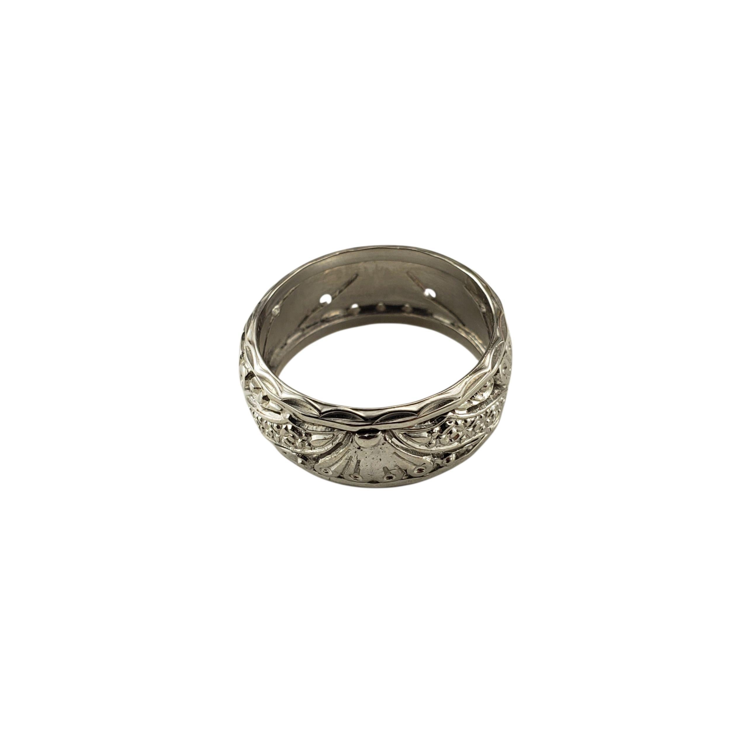 14 Karat White Gold Filigree Band Ring Size 6.5-6.75 #22823 In Good Condition In Washington Depot, CT