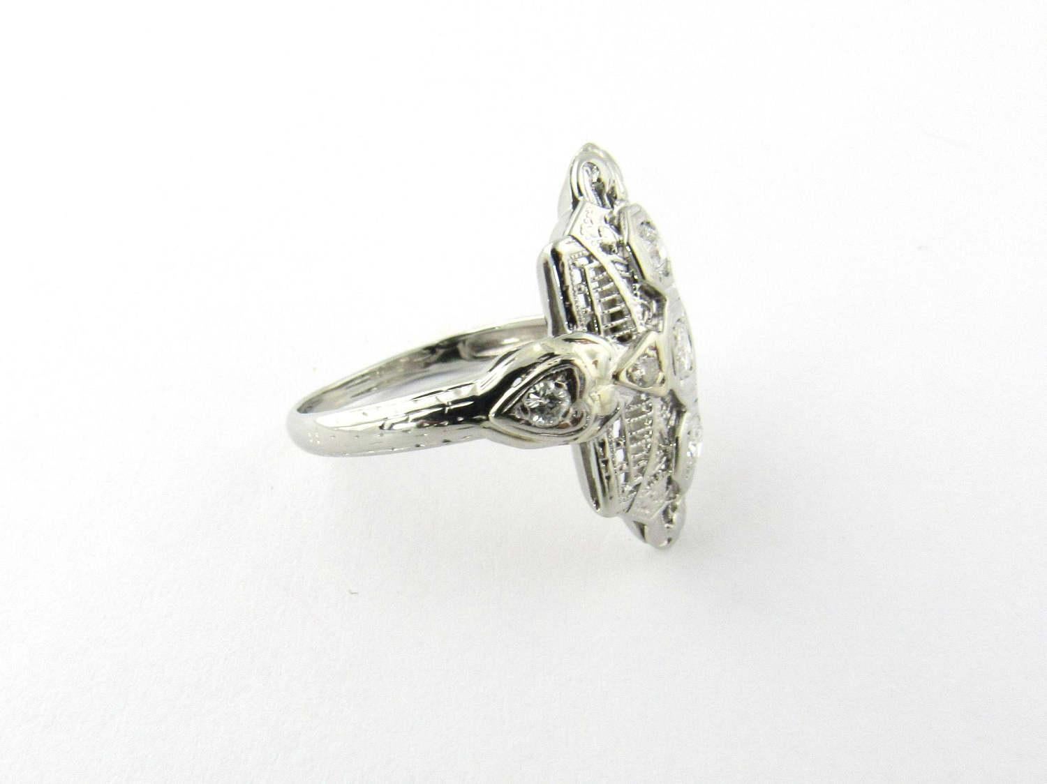 14 Karat White Gold Filigree Ring In Good Condition In Washington Depot, CT