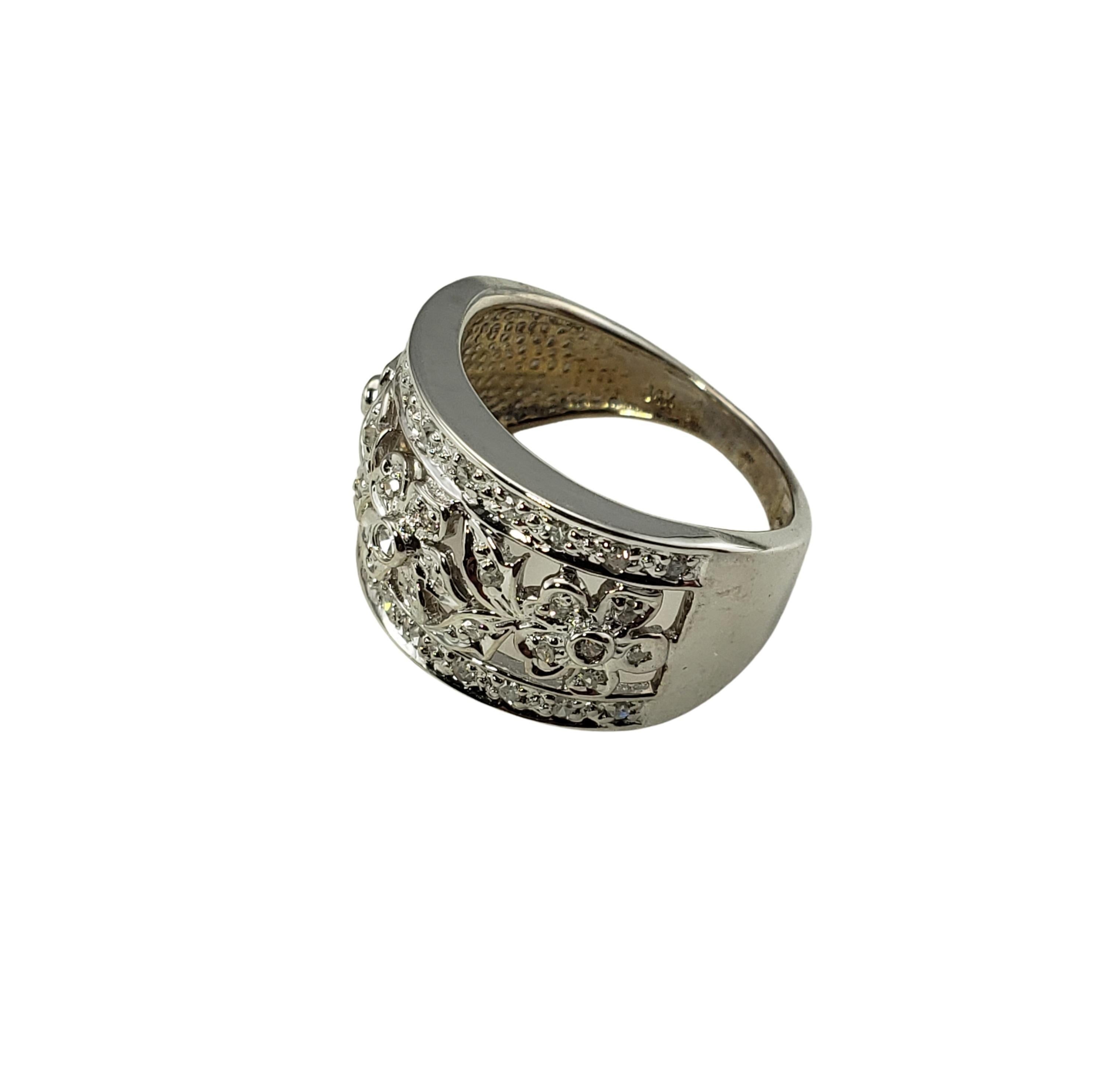 14 Karat White Gold Floral Diamond Band Ring In Good Condition For Sale In Washington Depot, CT