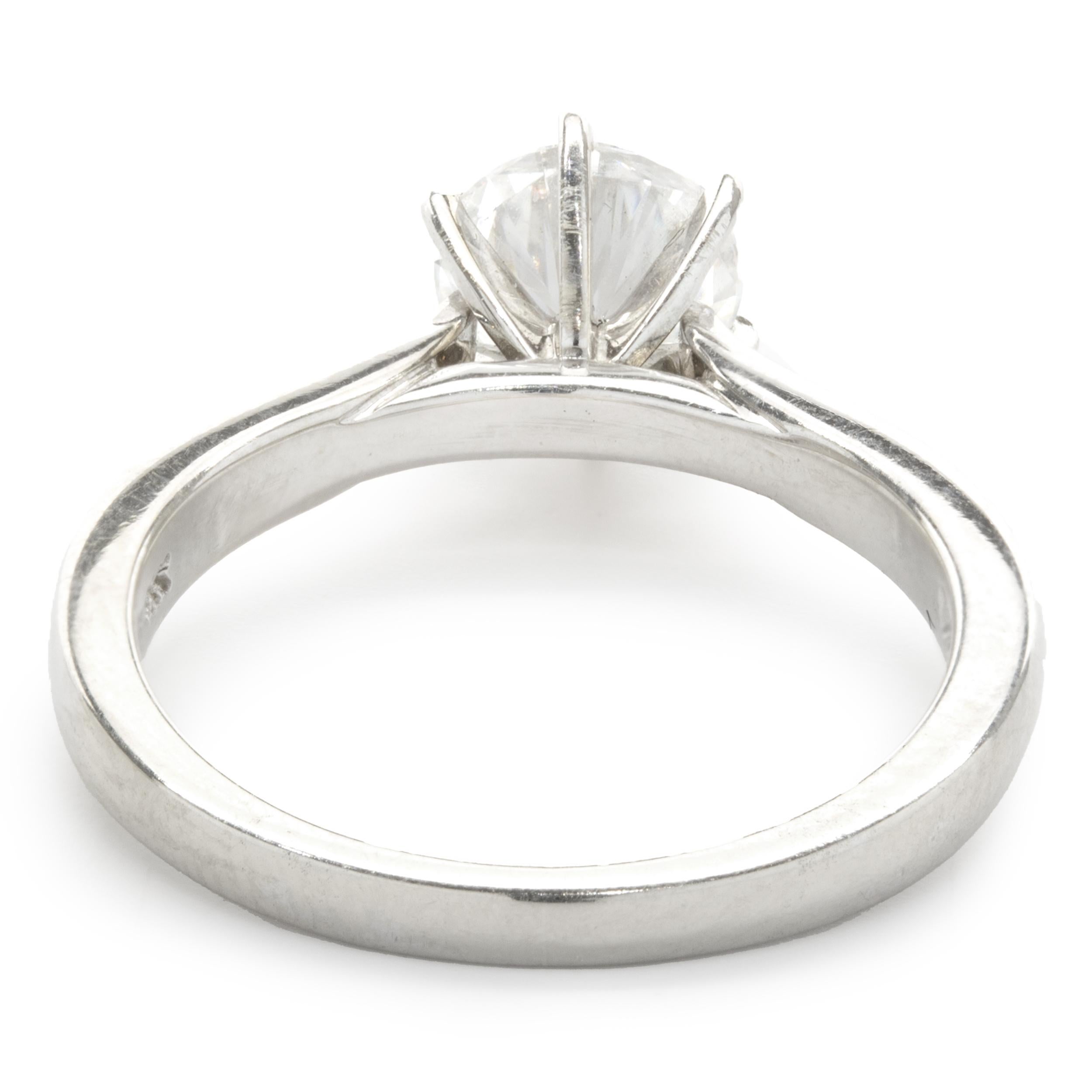 Bague Forever One Moissonite en or blanc 14 carats Excellent état - En vente à Scottsdale, AZ