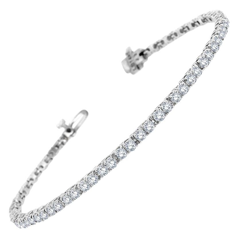 Bracelet tennis à quatre griffes en or blanc 14 carats avec diamants de 3 1/2 carats en vente