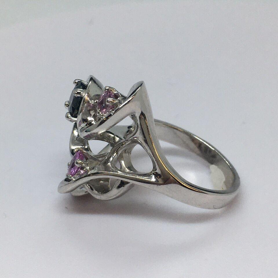 Statement-Ring aus 14 Karat Weißgold in freier Form mit rosa-blauem Saphir 10,8 Gramm Größe 7 (Moderne) im Angebot