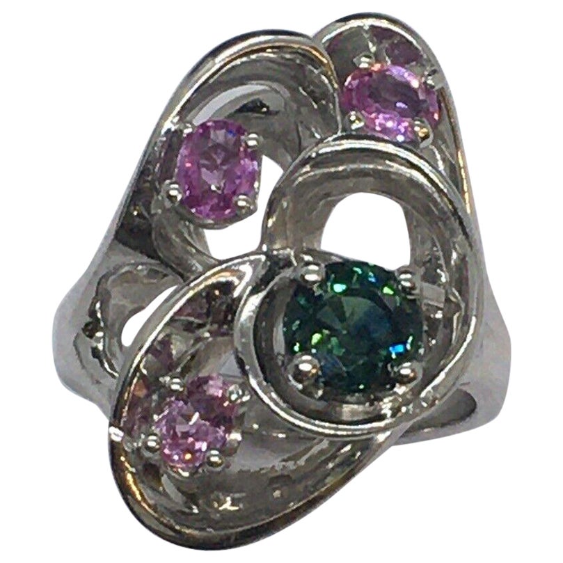 Anillo de oro blanco de 14 quilates con zafiro azul rosa de forma libre 10,8 gramos Talla 7 en venta