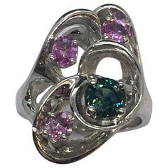 Anello con dichiarazione in oro bianco 14 carati a forma libera di zaffiro rosa blu 10,8 grammi, misura 7