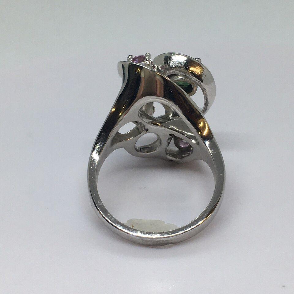 Round Cut 14 Karat White Gold Free form Pink Sapphire Statement Ring 10.8 Gram Size 7 For Sale