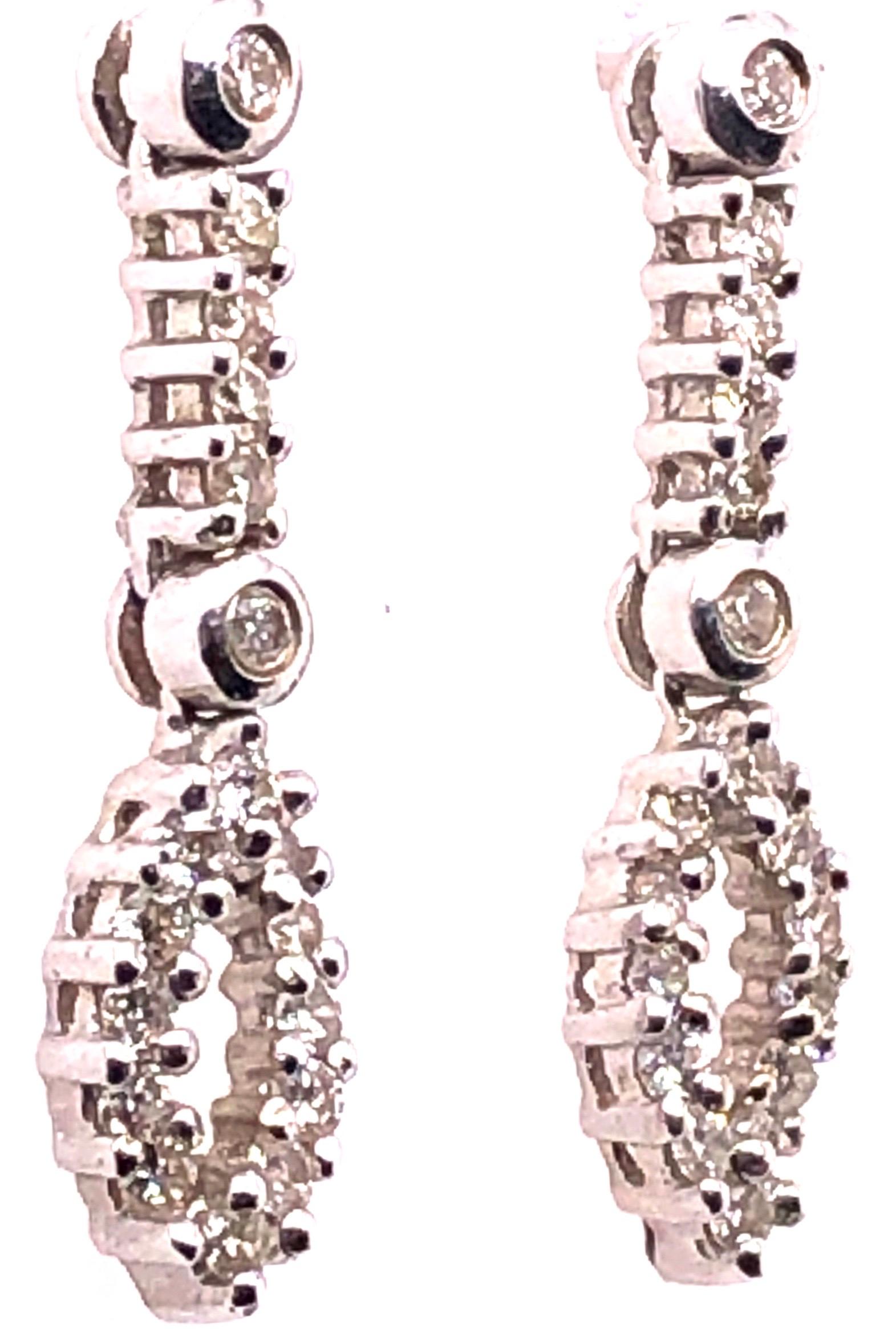 boucles d'oreilles en or blanc 14 carats de style libre avec diamants.
0.50 poids total de diamants.
2.poids total de 40 grammes.