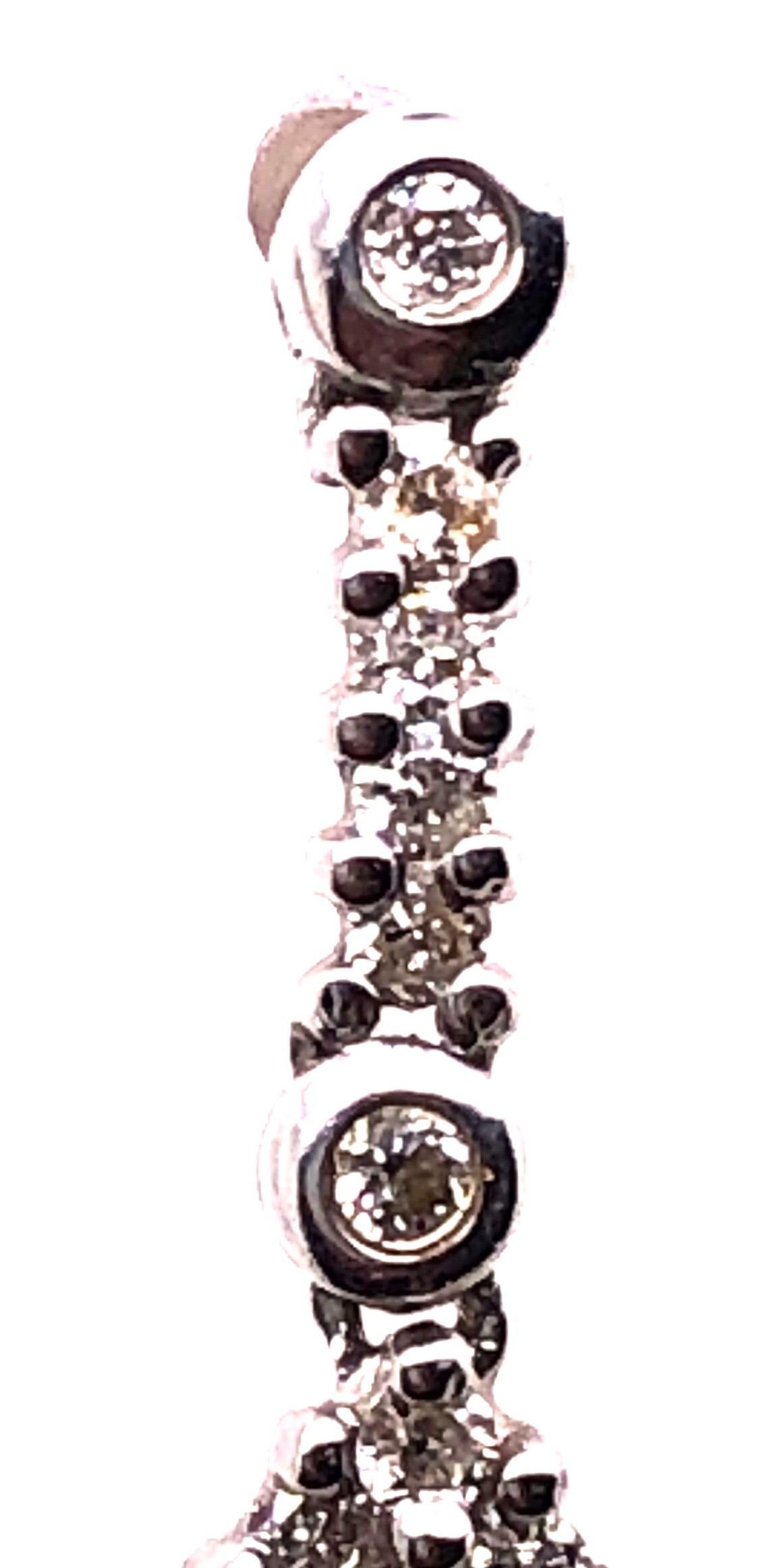 Boucles d'oreilles pendantes en or blanc 14 carats avec diamants de style libre en vente 1