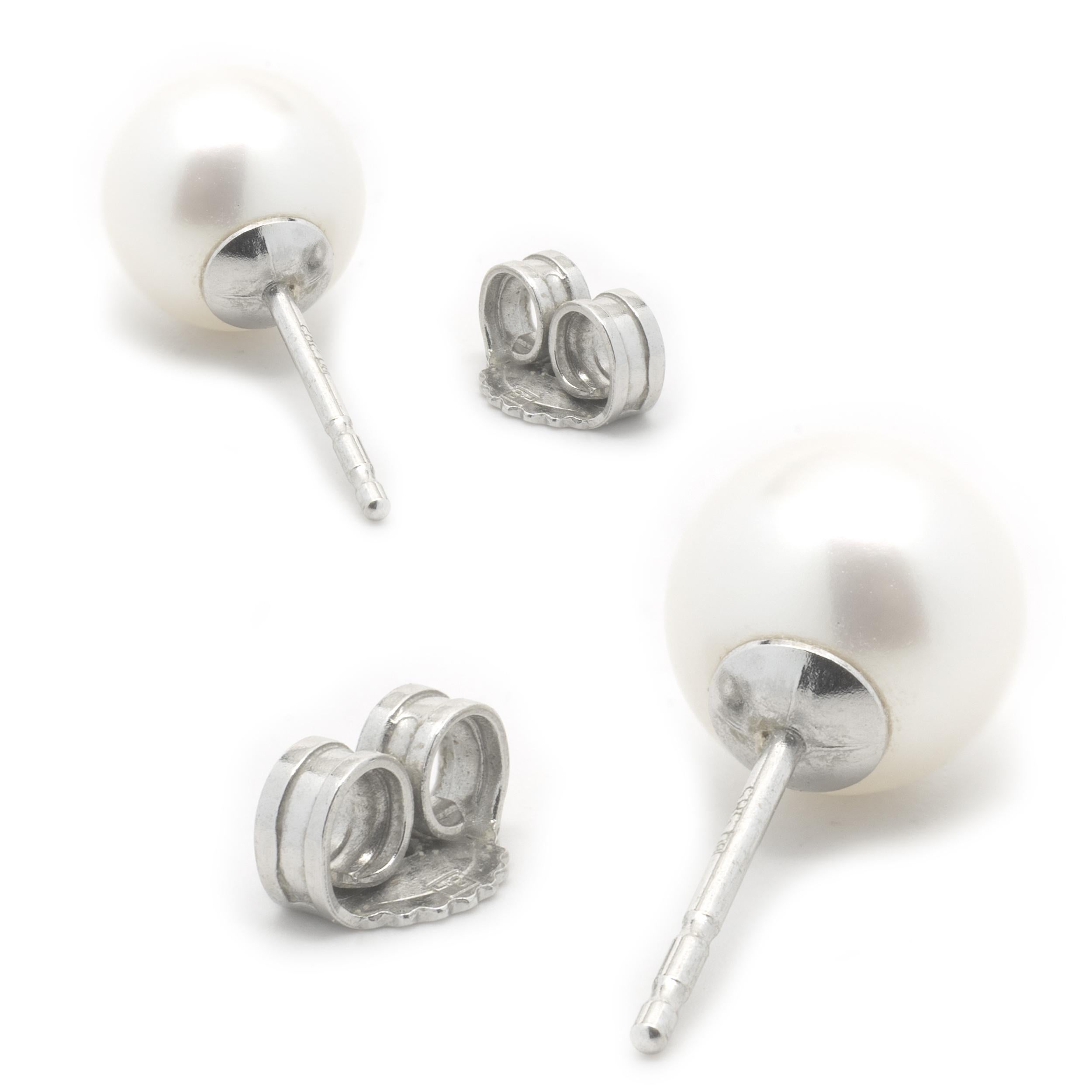 14 Karat White Gold Freshwater Cultured Pearl Earrings In Excellent Condition For Sale In Scottsdale, AZ