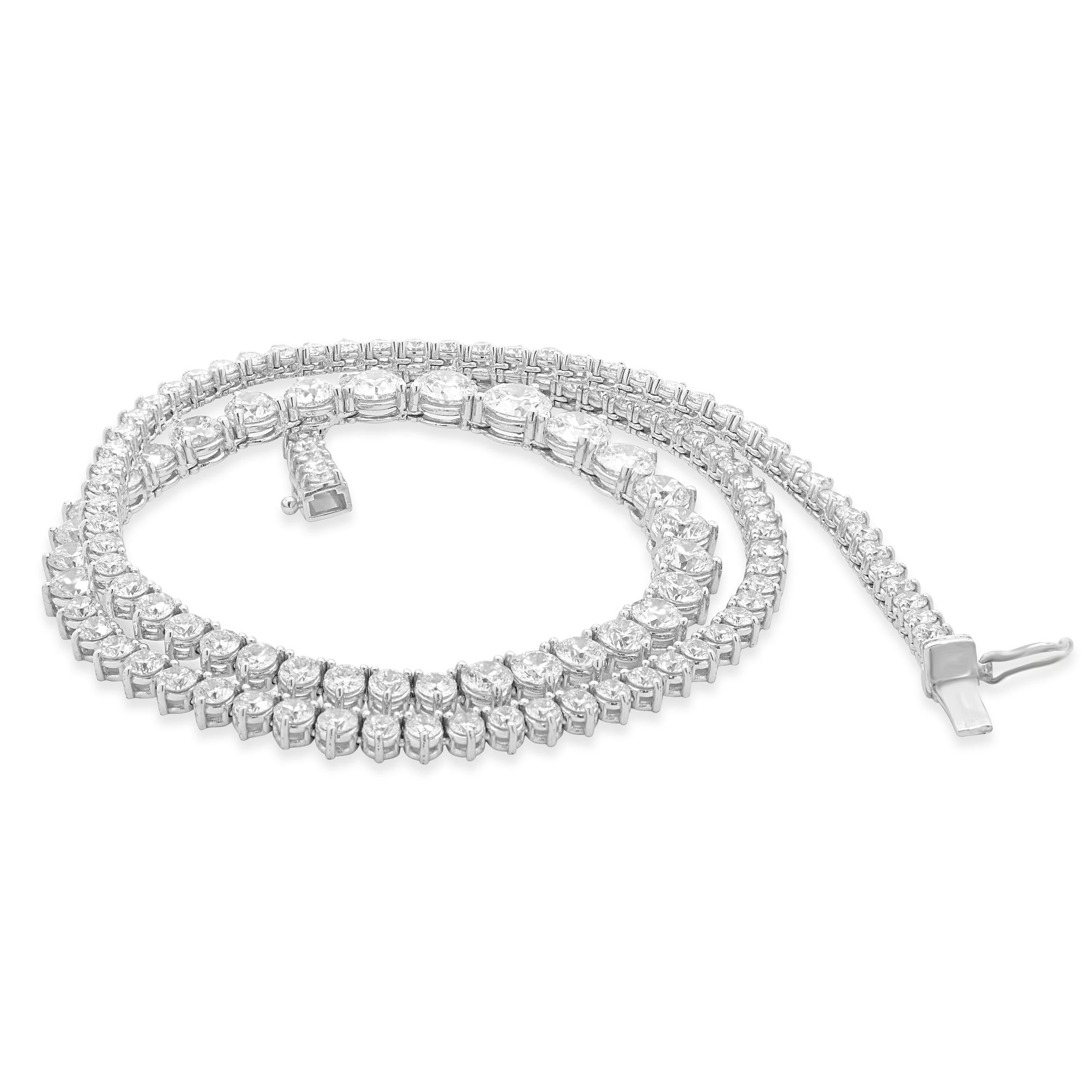 14 Karat White Gold Graduated Diamond Inline Necklace In Excellent Condition For Sale In Scottsdale, AZ