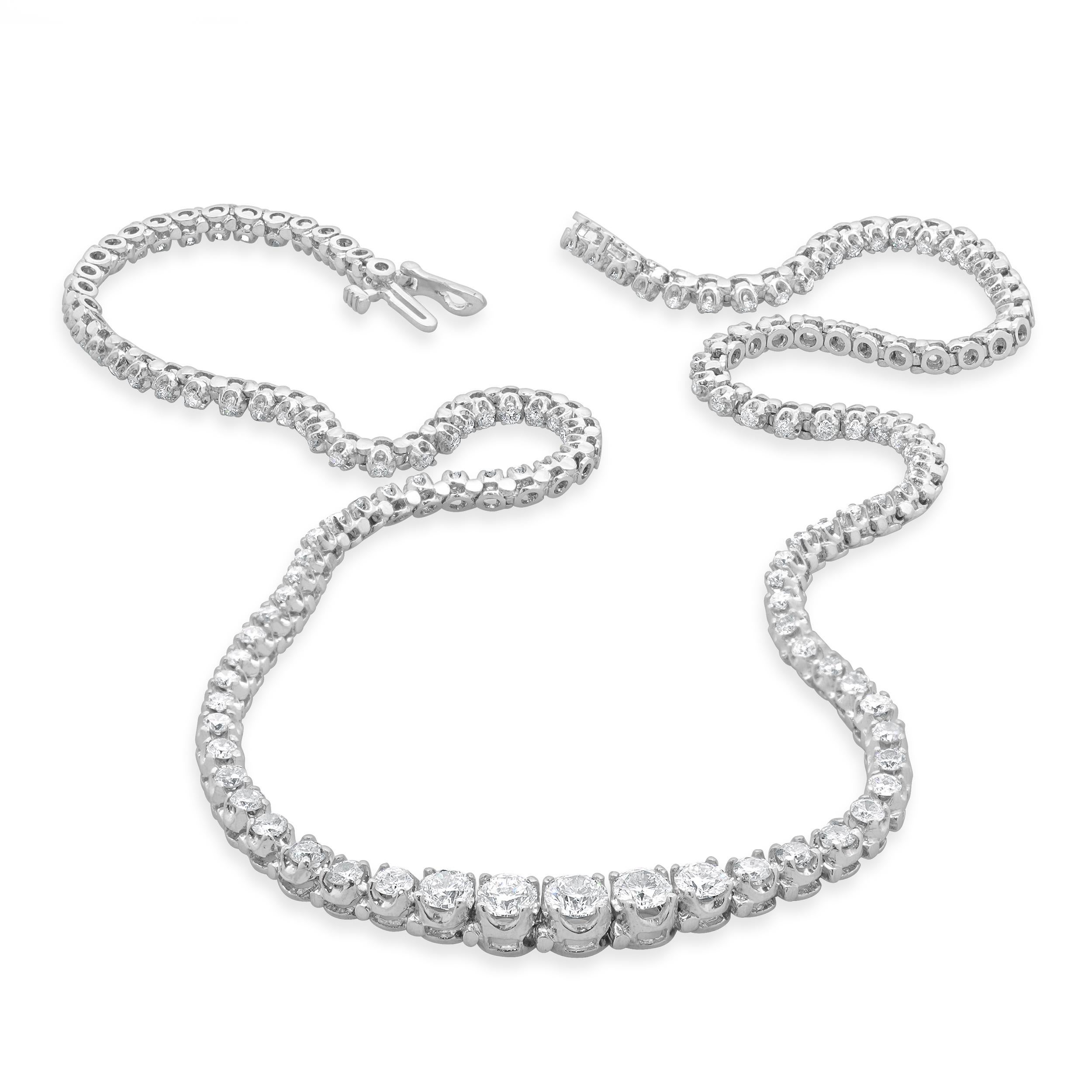 Taglio rotondo Collana Tennis in linea con diamanti graduati in oro bianco 14 kt. in vendita