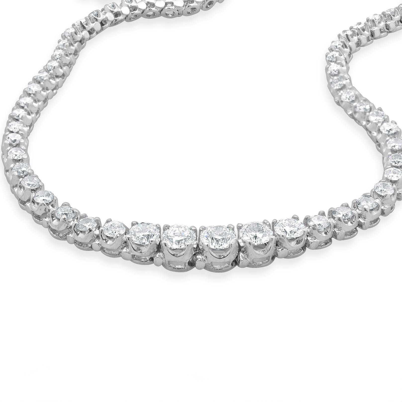 Collana Tennis in linea con diamanti graduati in oro bianco 14 kt. In condizioni ottime in vendita a Scottsdale, AZ