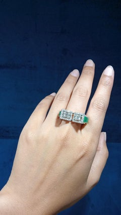 14 Karat White Gold Green Emerald Fancy Shape White Diamond Ring
