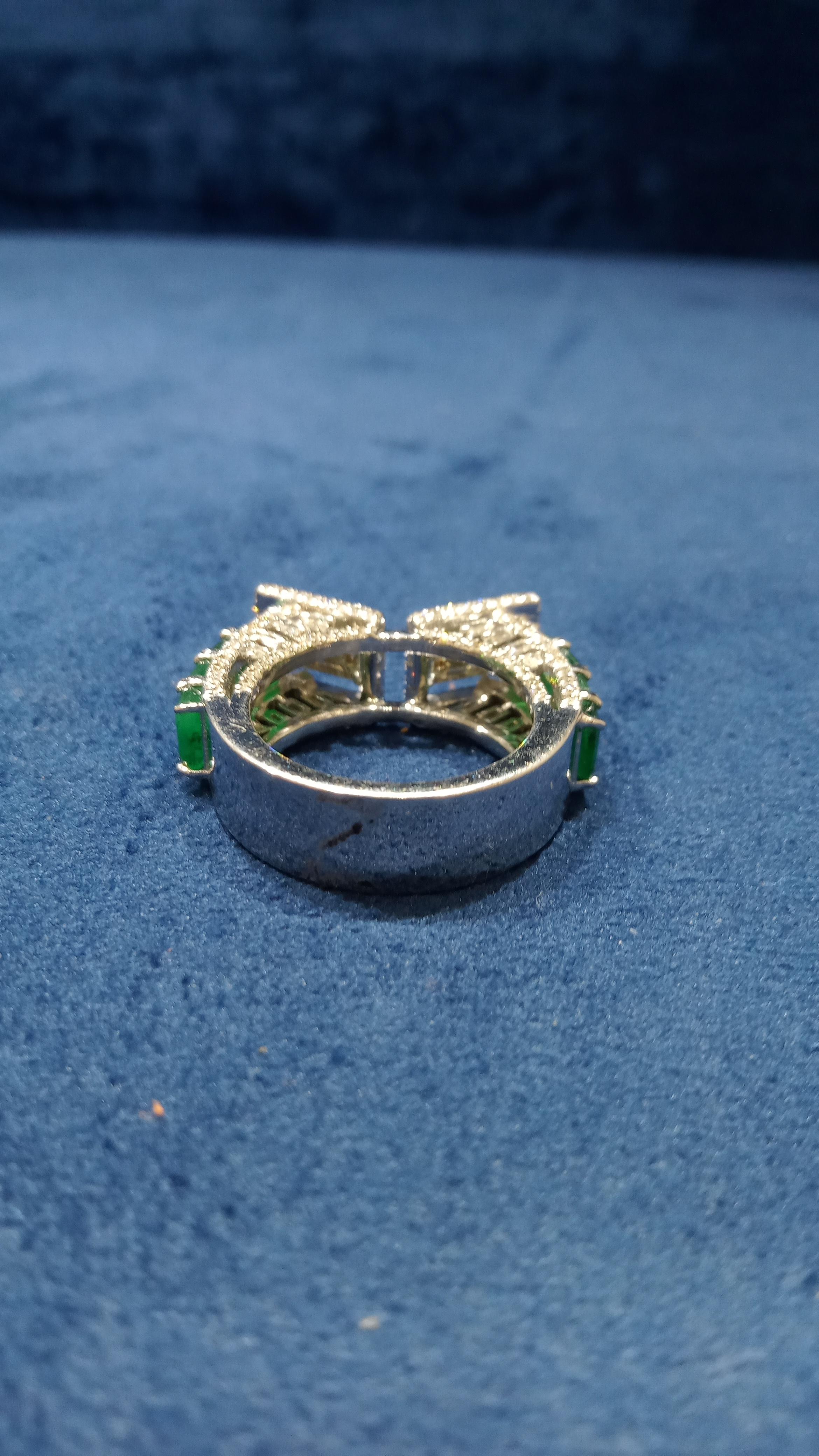 For Sale:  14 Karat White Gold Green Emerald Fancy Shape White Diamond Ring 5