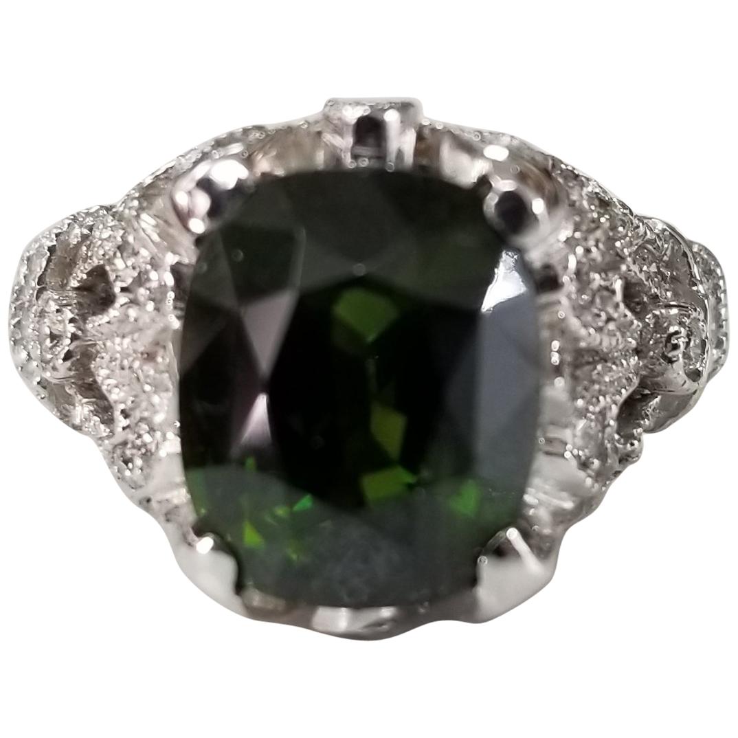 Ring aus 14 Karat Weißgold mit grünem Turmalin und Diamant
