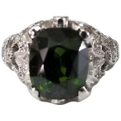 Ring aus 14 Karat Weißgold mit grünem Turmalin und Diamant