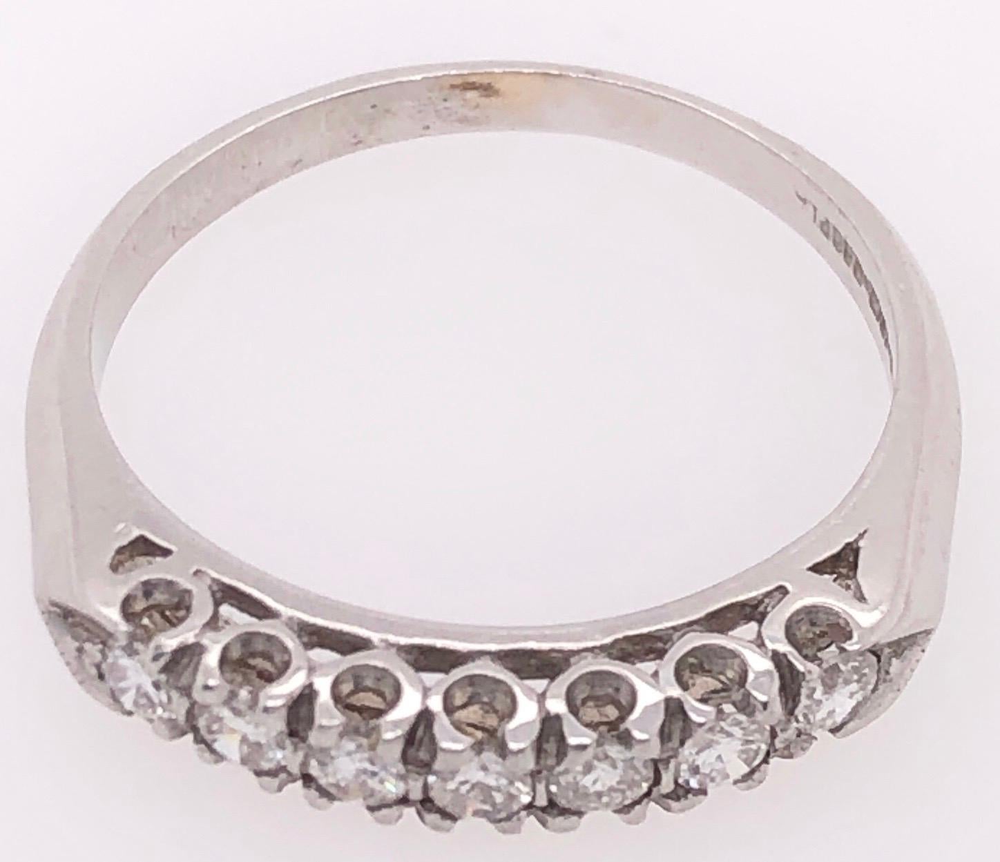 14 Karat Weißgold Halbjahrfeier-Diamant-Braut-/Ehering im Zustand „Gut“ im Angebot in Stamford, CT