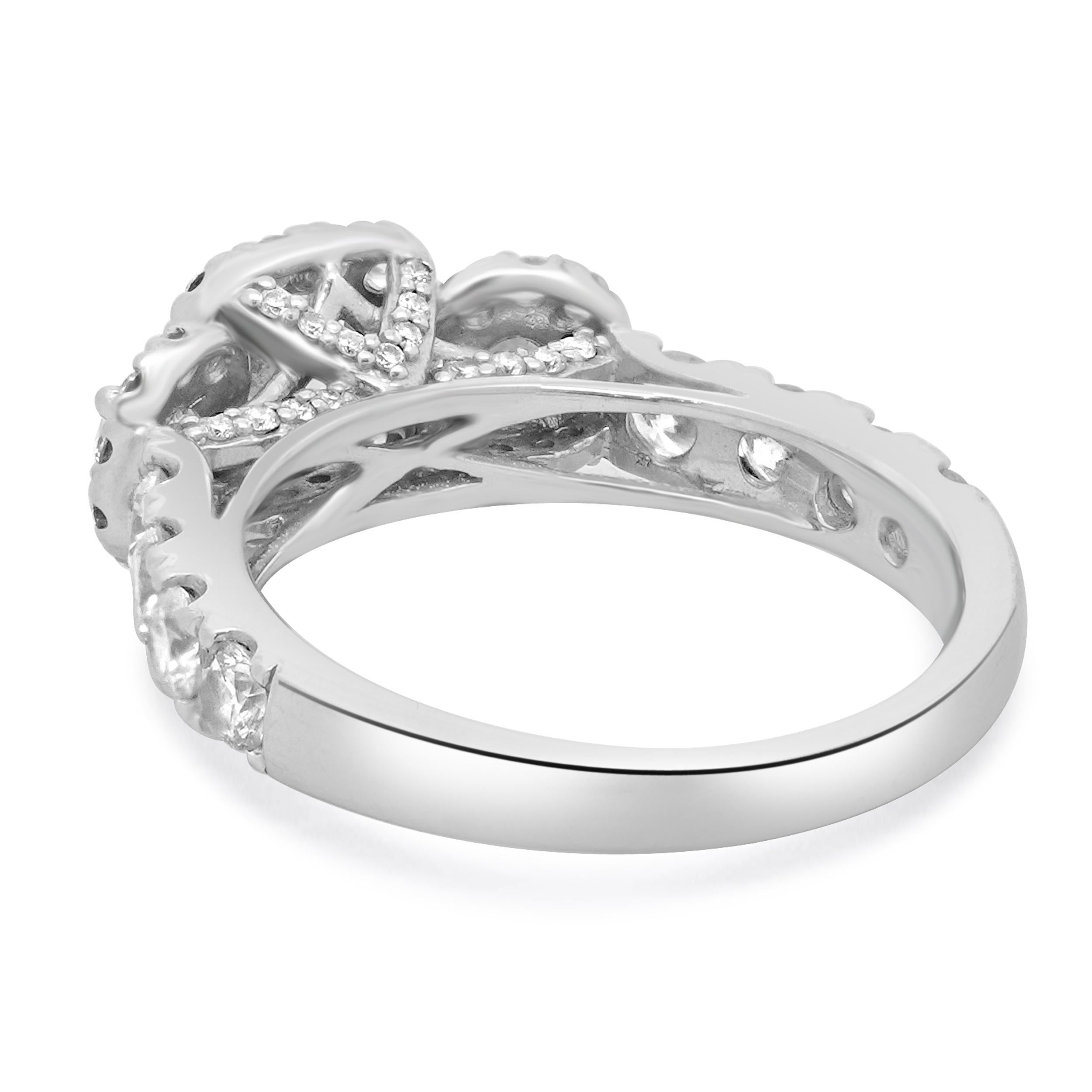 Bague de fiançailles en or blanc 14 carats avec halo et diamant en forme de coussin Excellent état - En vente à Scottsdale, AZ