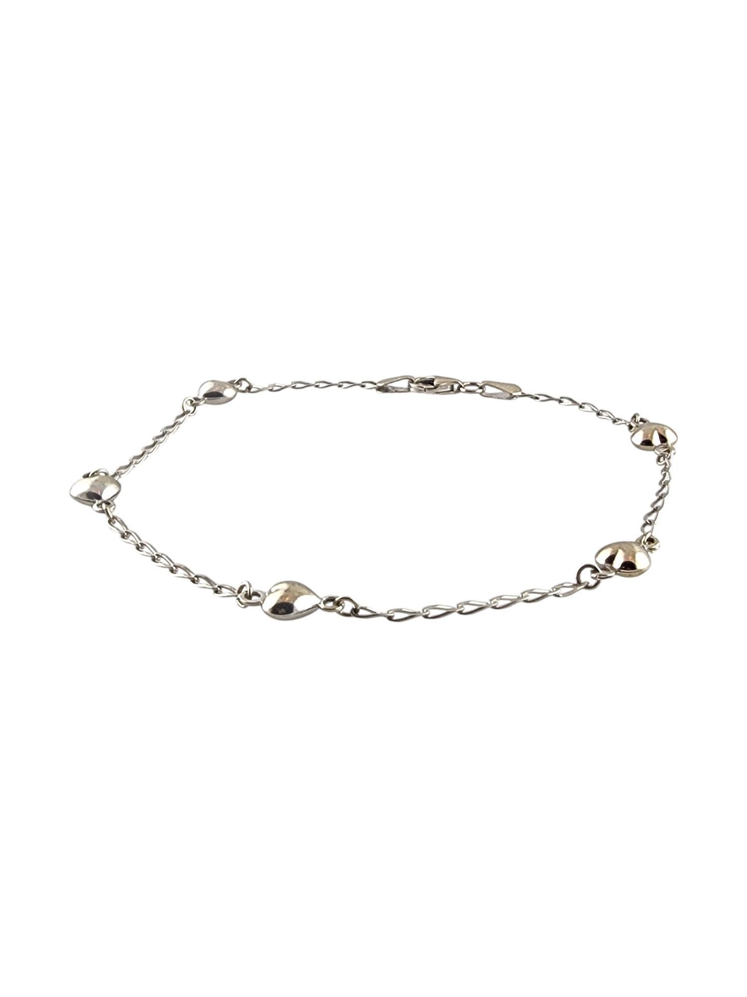 14 Karat White Gold Heart Chain Ankle Bracelet

This gorgeous 14K white gold chain bracelet features hearts on the chain to give it a beautiful look!

Chain length: 9