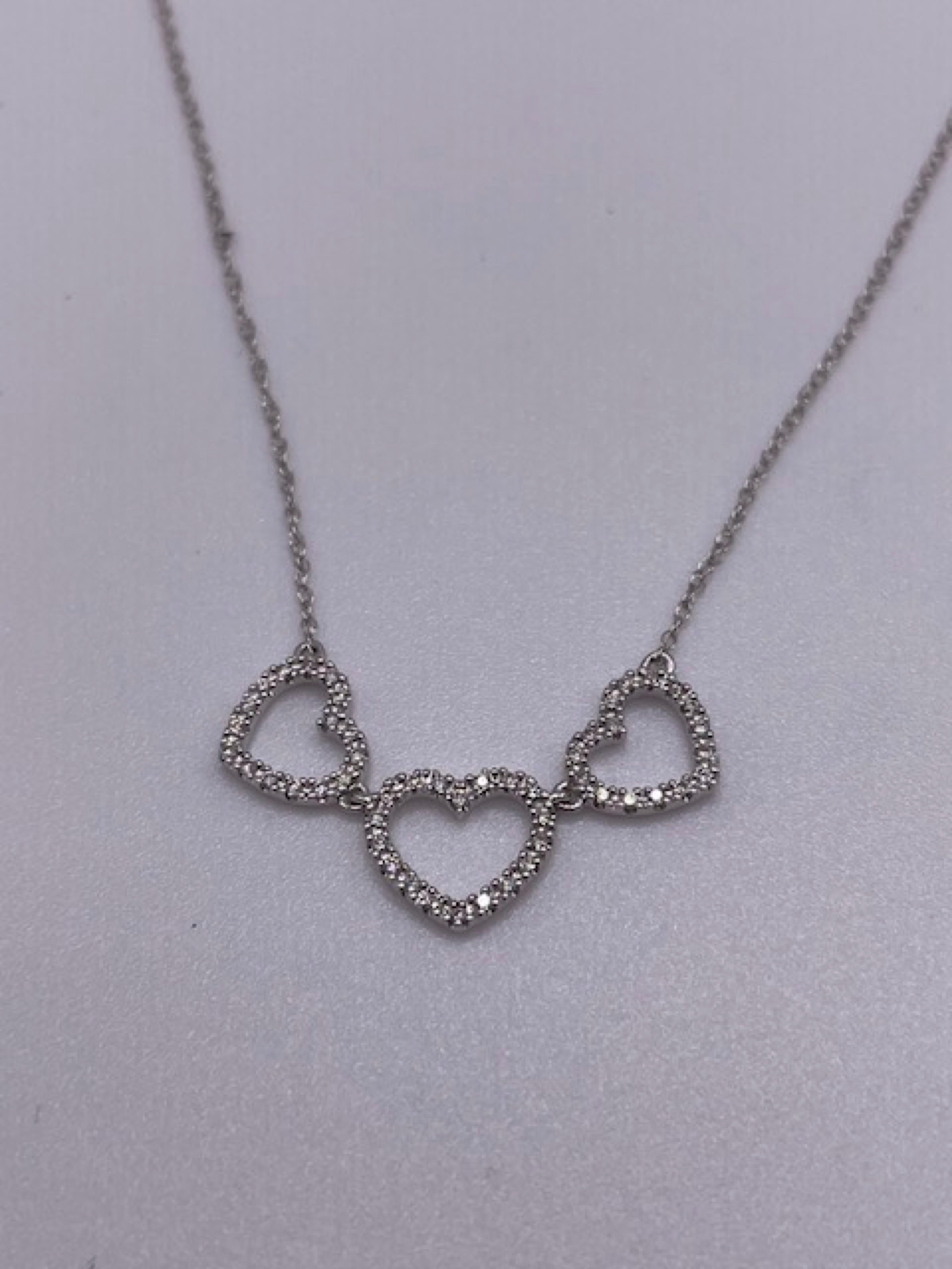 14 Karat White Gold Heart Diamond Pendant In New Condition For Sale In Great Neck, NY