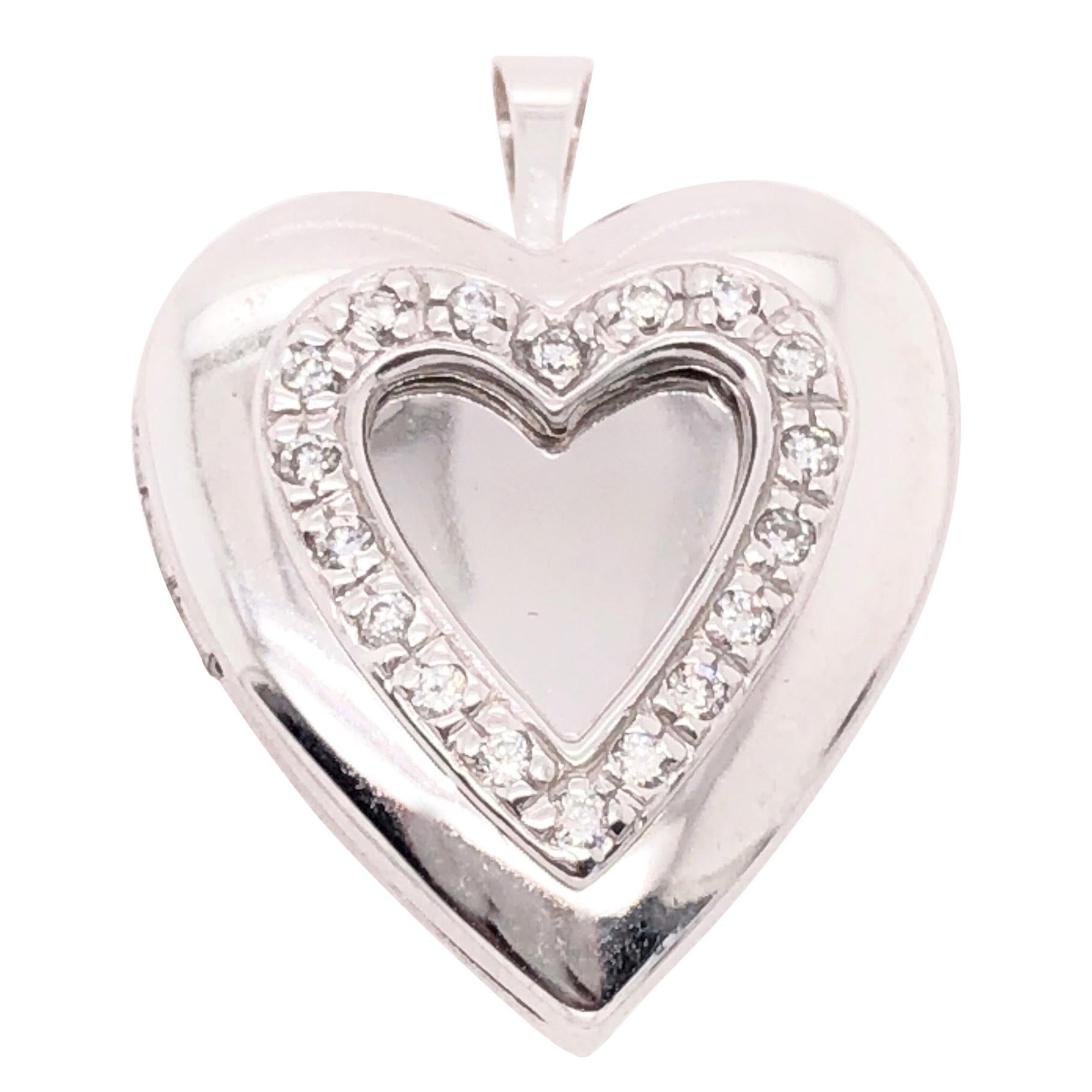 Pendentif médaillon en forme de cœur en or blanc 14 carats avec diamants