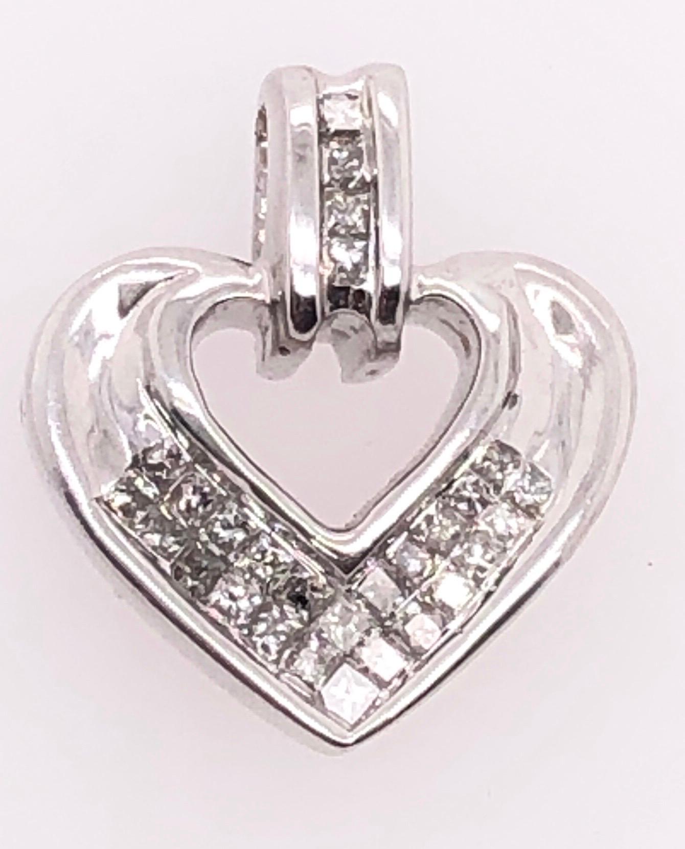 14 Karat White Gold Heart Pendant with Princess Cut Diamonds 0.25 TDW In Good Condition For Sale In Stamford, CT