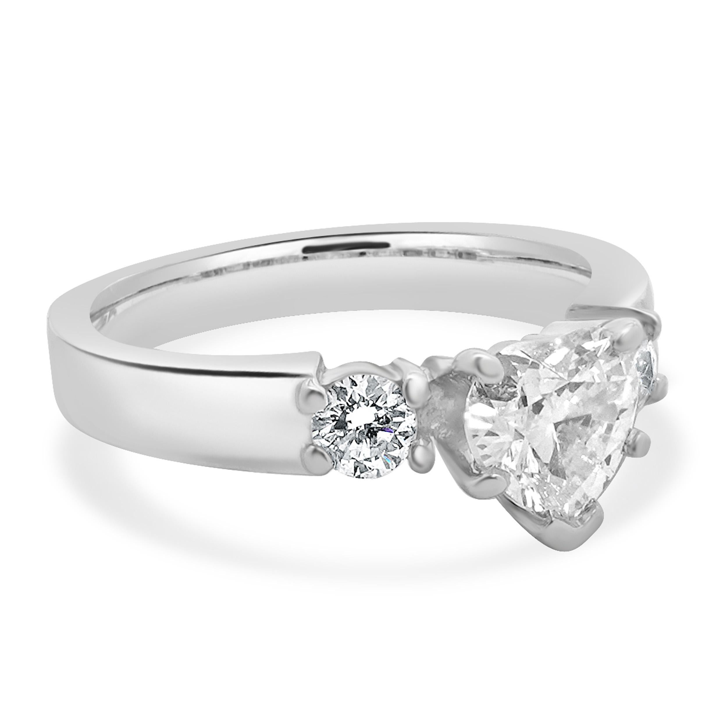 Bague de fiançailles en or blanc 14 carats avec diamant en forme de cœur Excellent état - En vente à Scottsdale, AZ