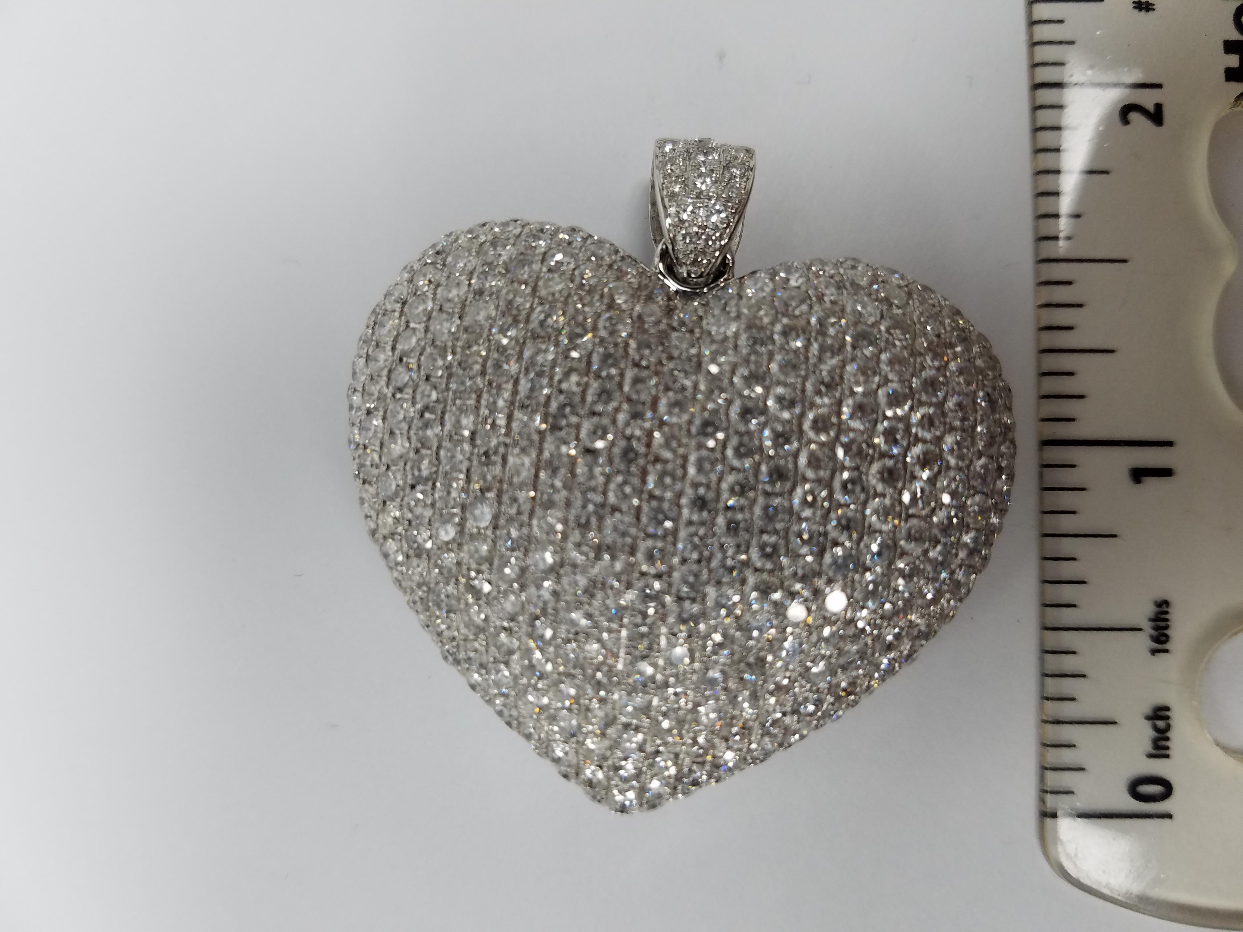 14 Karat White Gold Heart Shaped Diamond Pendant In Good Condition In New York, NY