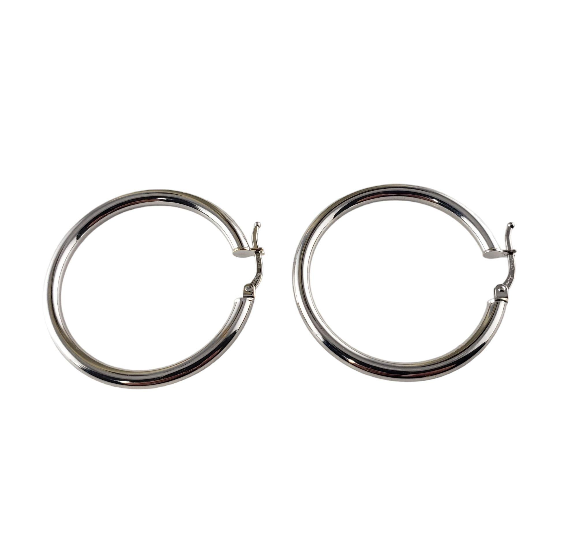 14 Karat White Gold Hoop Earrings In Good Condition For Sale In Washington Depot, CT