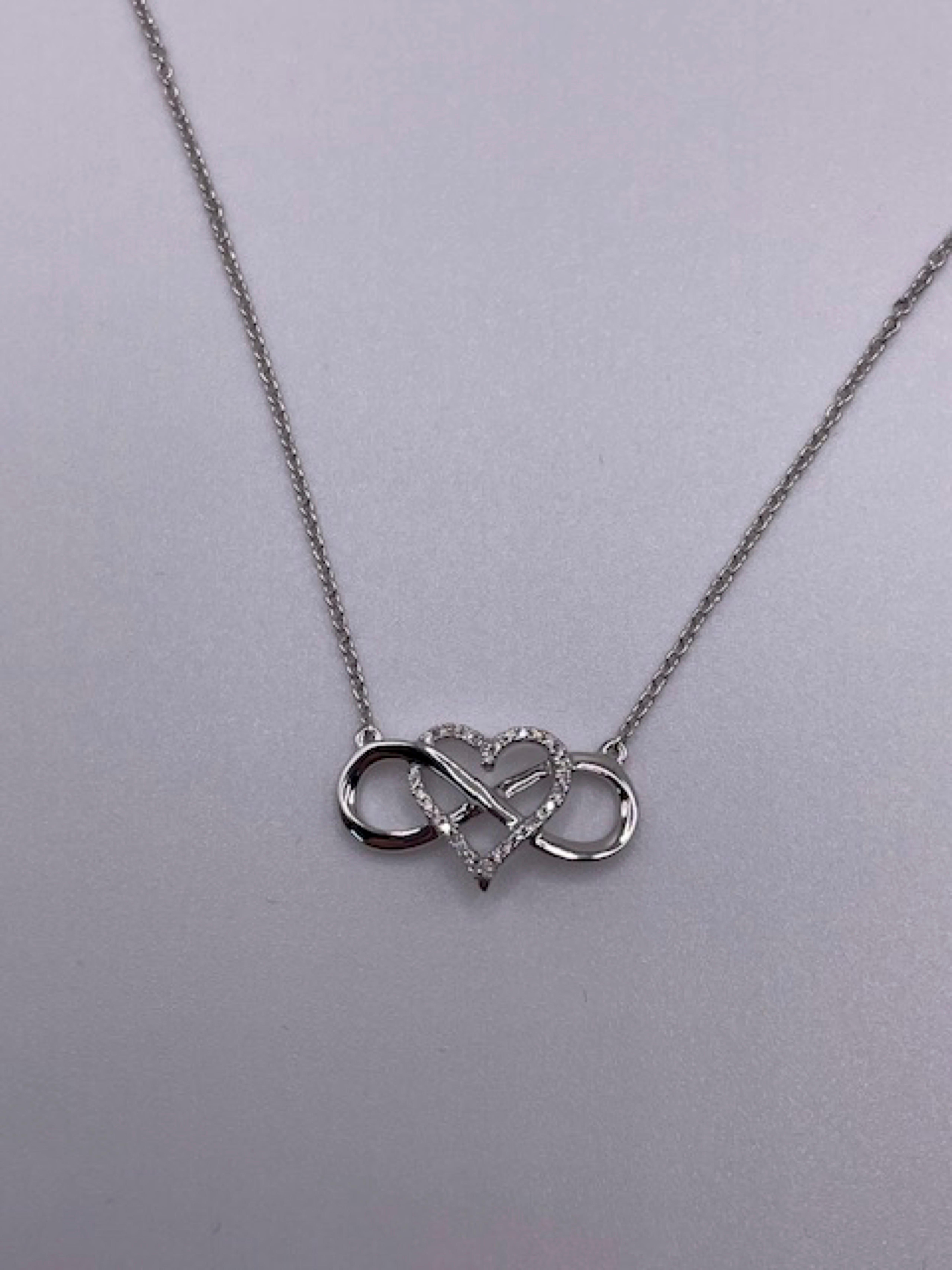 14 Karat Weißgold Unendlichkeit Herz Diamant-Anhänger im Angebot 1