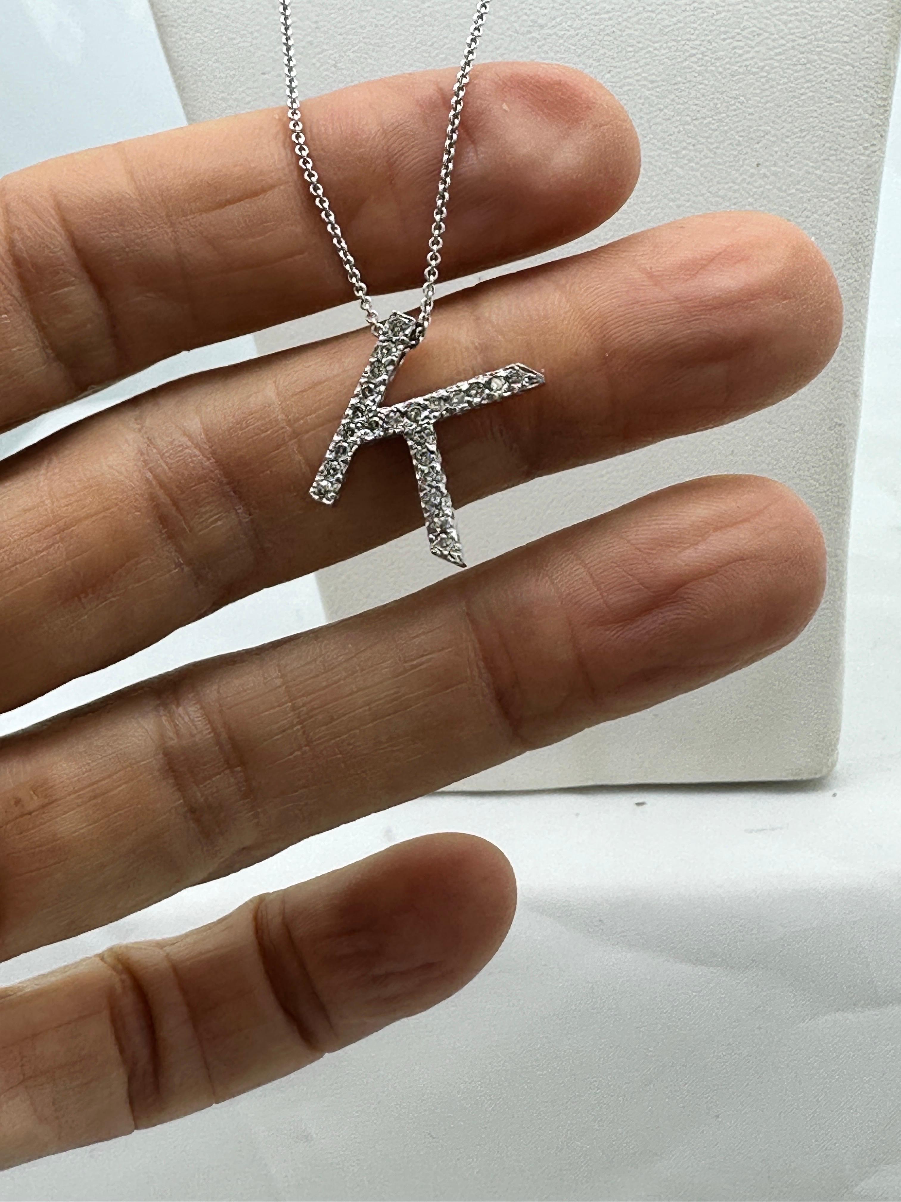 Pendentif en or blanc 14 carats à l'initiale K diamantée avec chaîne Unisexe en vente