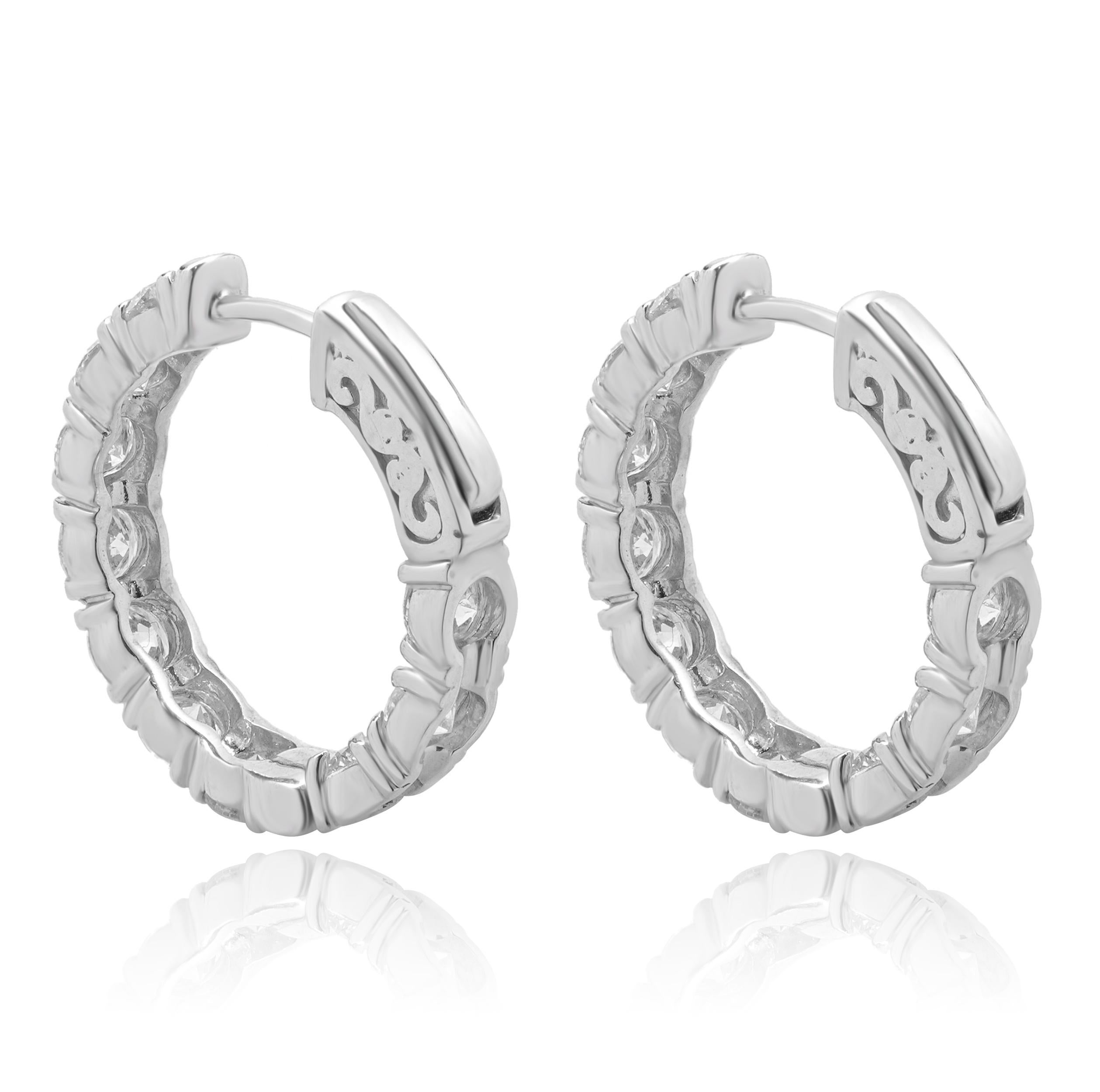 Taille ronde Boucles d'oreilles en or blanc 14 carats avec diamants à l'intérieur et à l'extérieur en vente