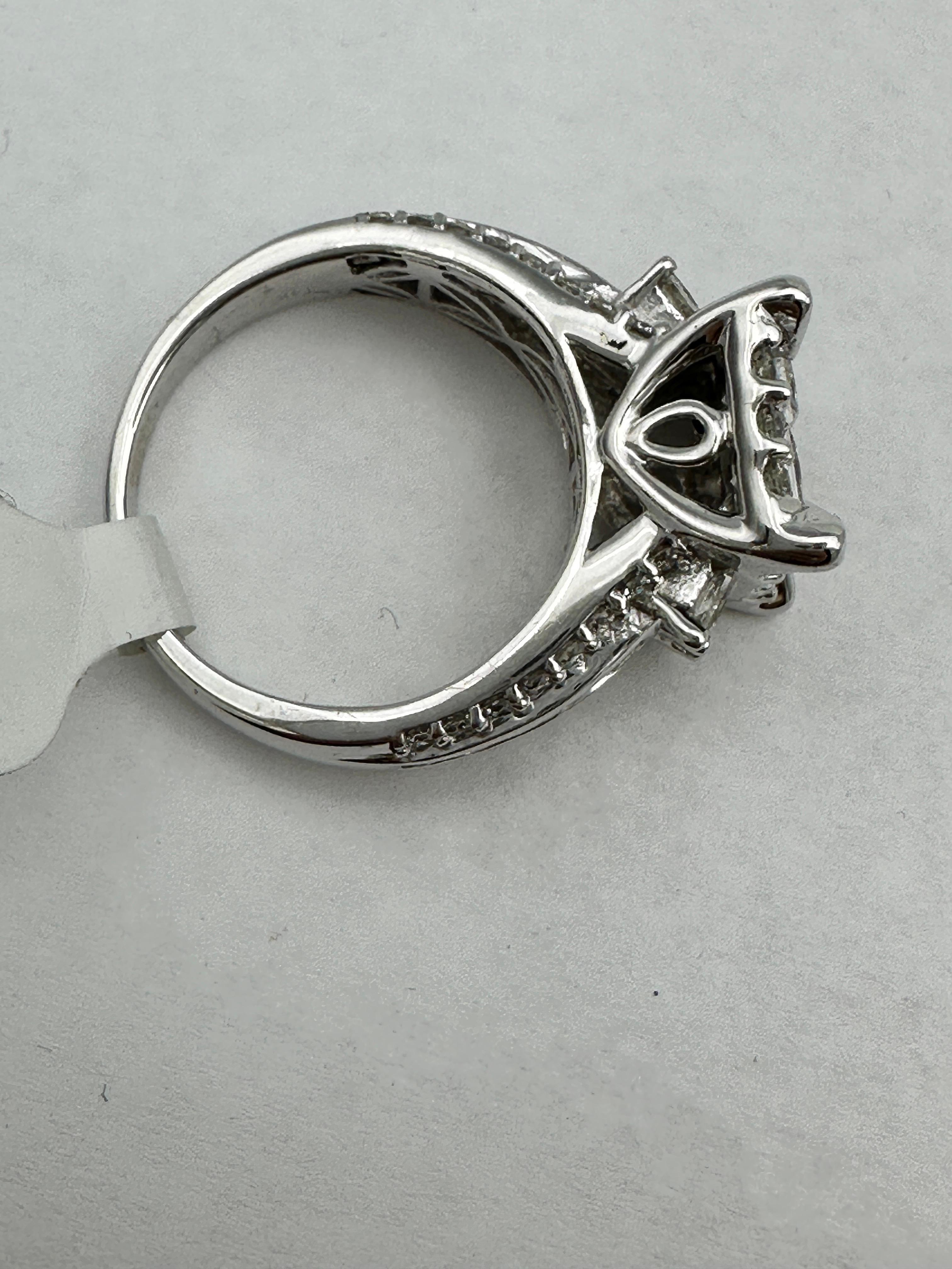 14 Karat Weißgold Unsichtbar, 3,50 Karat Diamantring Superior Qualität (Zeitgenössisch) im Angebot