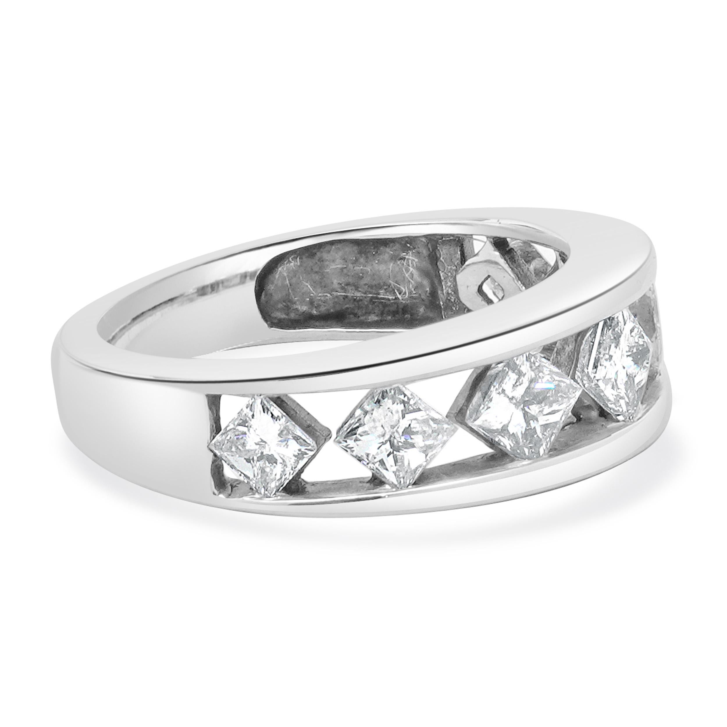 14 Karat White Gold Kite Set Princess Cut Diamond Band In Excellent Condition For Sale In Scottsdale, AZ