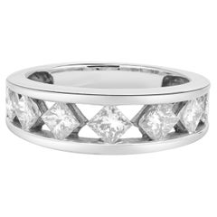 14 Karat Weißgold Ring mit Diamanten im Prinzessinnenschliff in Kite-Fassung