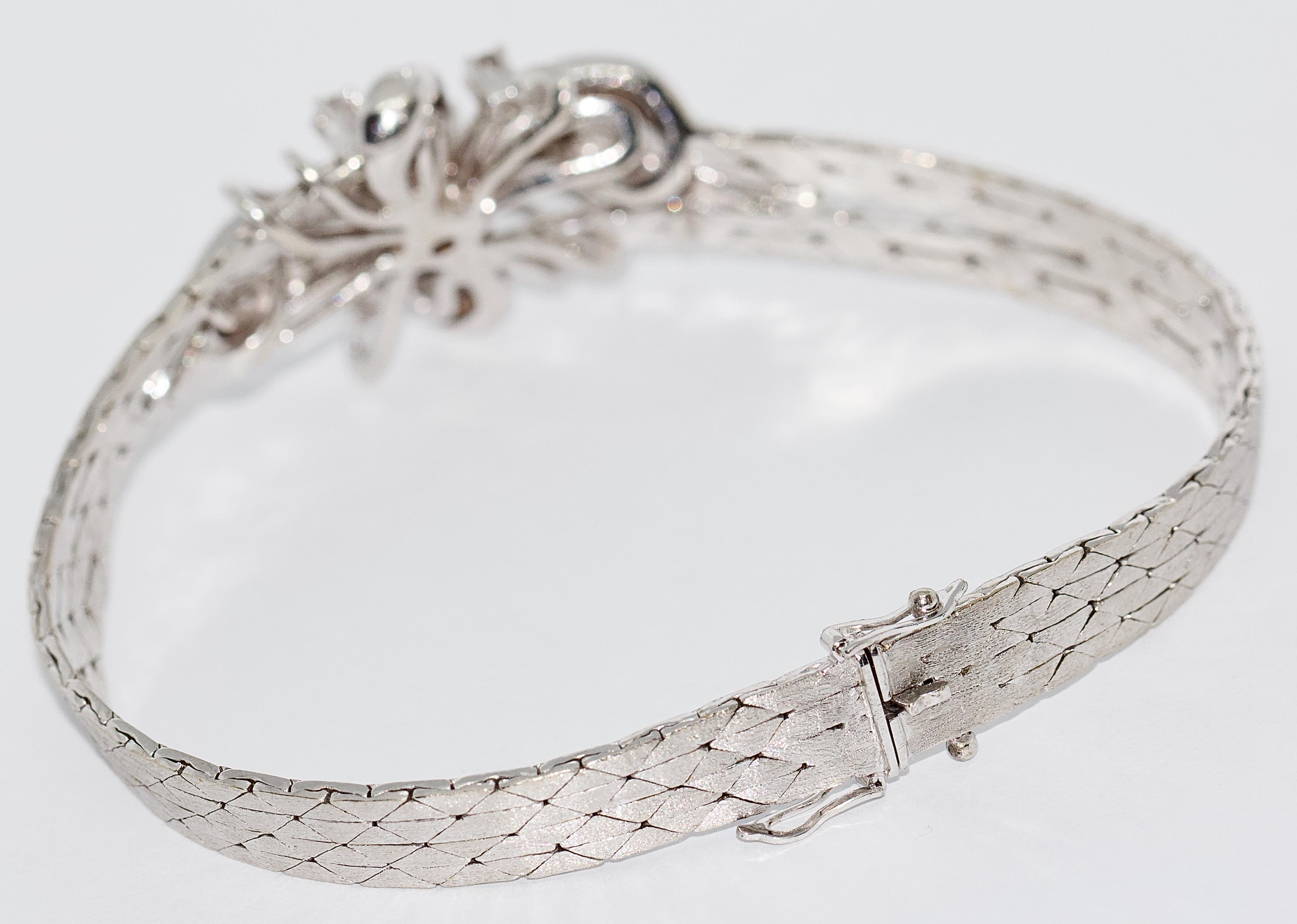 14 Karat White Gold Ladies Bracelet Set with High Quality White Diamonds In Good Condition In Berlin, DE