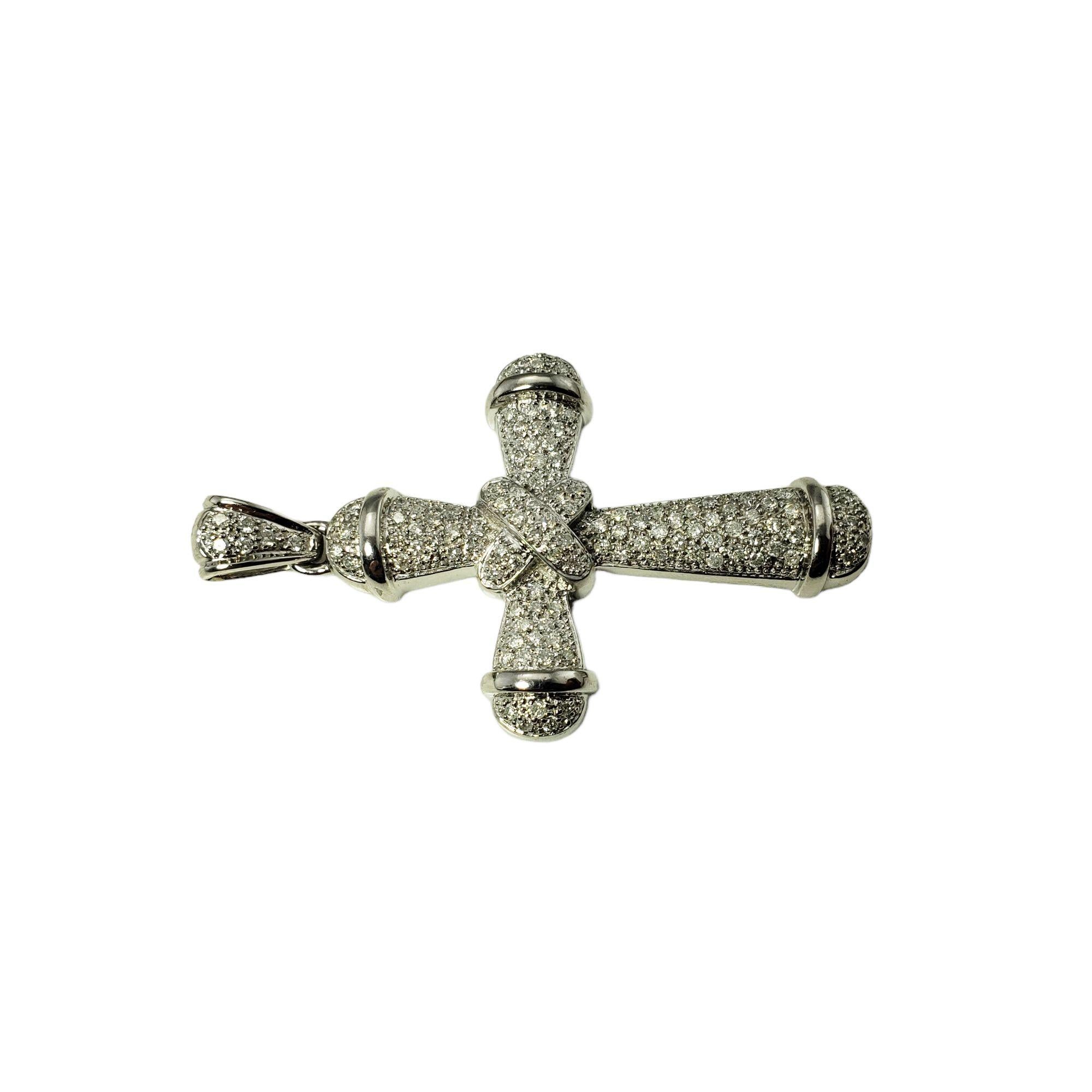 Ciondolo a croce grande con diamante in oro bianco 14 carati #21592 In condizioni buone in vendita a Washington Depot, CT