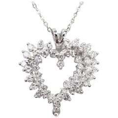 Pendentif en forme de cœur en or blanc 14 carats avec grand diamant