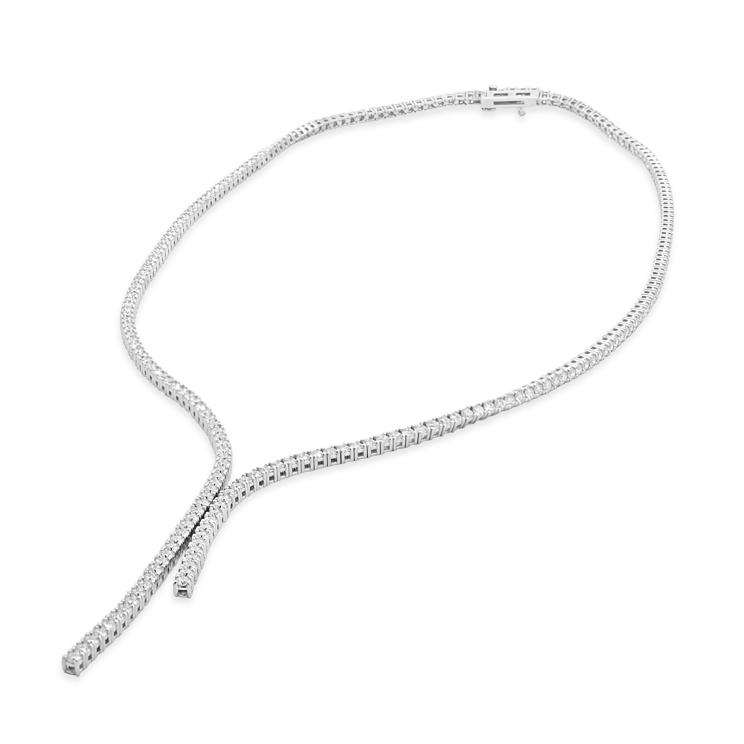 Designer: design personalizzato
Materiale: oro bianco 14 carati
Diamante: taglio rotondo = 7,78cttw
Colore: G
Chiarezza: SI1
Dimensioni: la collana misura 22 pollici di lunghezza
Peso: 18,50 grammi
