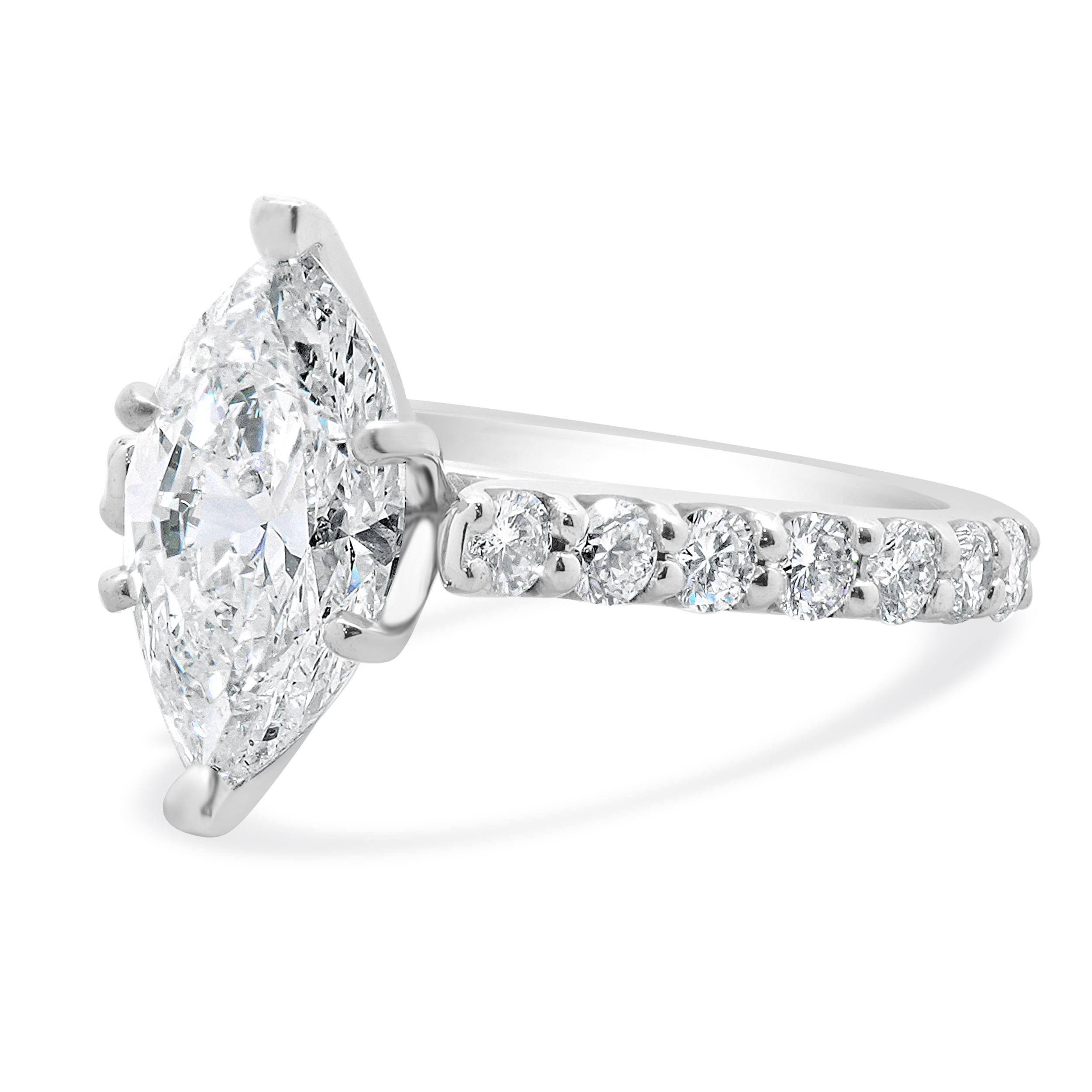 Designer: Personalizzato
Materiale: oro bianco 14 carati
Diamante centrale: 1 taglio marquise = 2,11ct
Colore : K
Chiarezza : SI2
GIA: 5234140622
Diamante: 14 tagli tondi a brillante = 0,70cttw
Colore : G
Chiarezza : VS2
Taglia: 5.25 Taglie