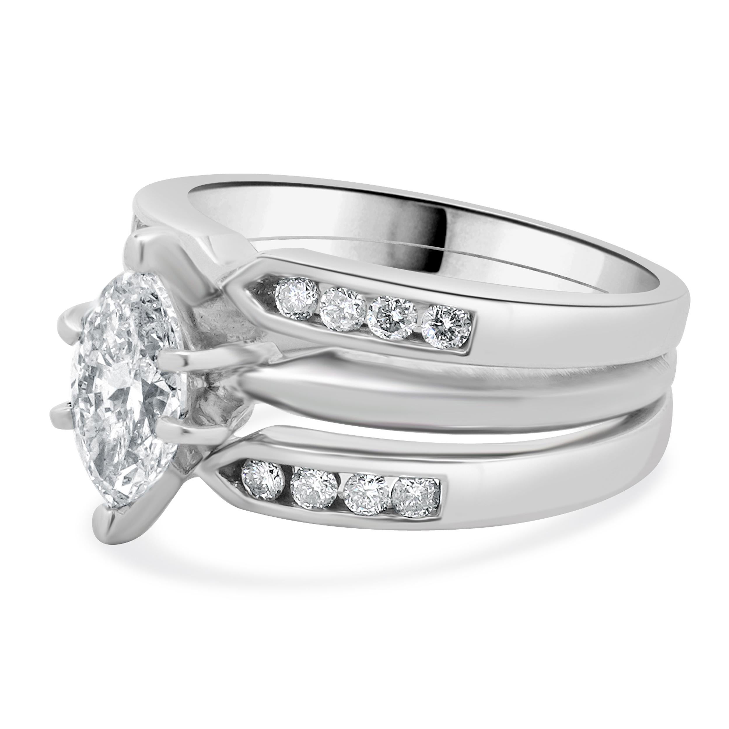 Designer: design personalizzato
Materiale: oro bianco 14 carati
Diamante centrale: 1 taglio marquise = 0,75ct
Colore: H. H.
Chiarezza : SI2
IGI: 31339215
Diamante: 16 tagli rotondi a brillante = 0,33cttw
Colore: H. H.
Chiarezza: SI1-2
Taglia: 4,75