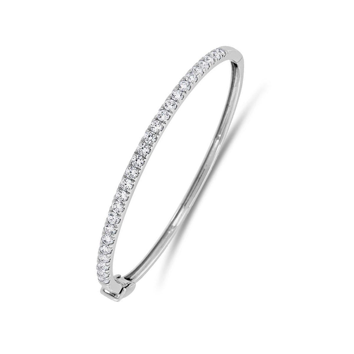 Taille ronde Bracelet jonc en or blanc 14 carats à micro-pinces avec diamants de 2 carats en vente