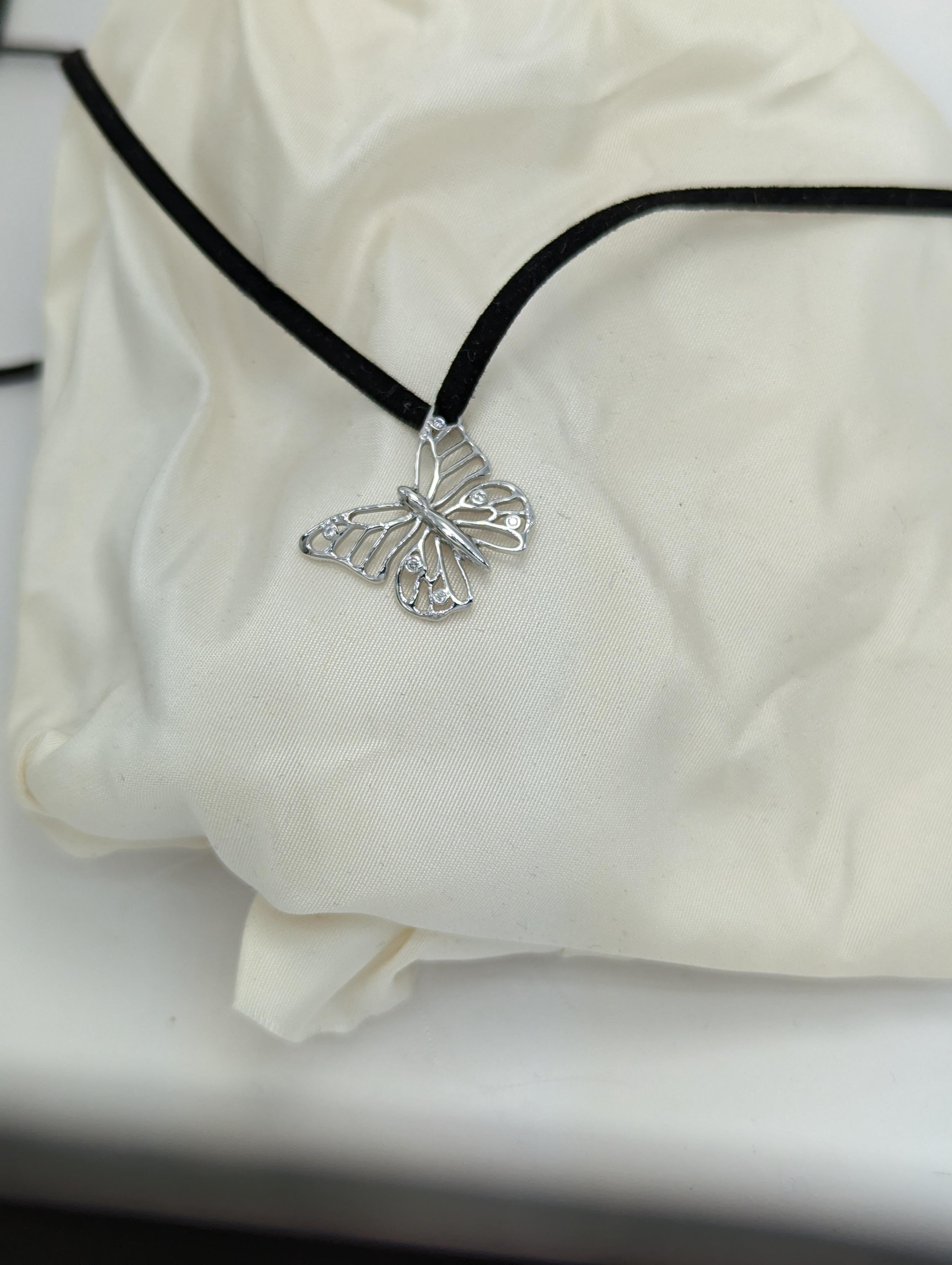 14 Karat White Gold Monarch Butterfly and GIA Diamonds Pendant Necklace For Sale 2