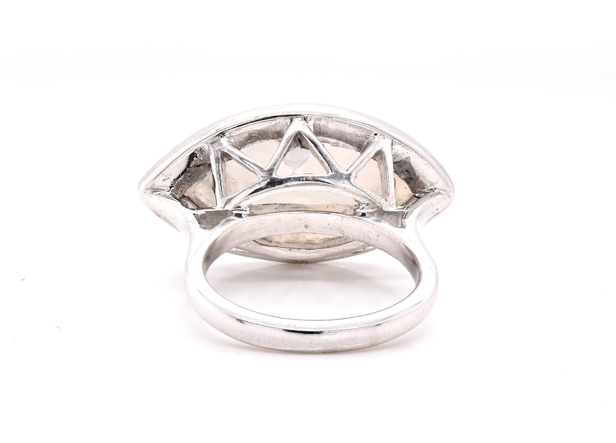 14 Karat White Gold Moonstone and Diamond Ring In Excellent Condition For Sale In Scottsdale, AZ