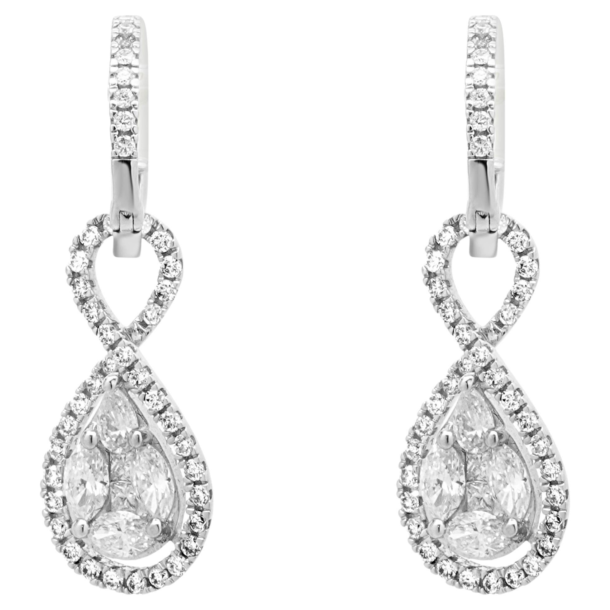 Orecchini a goccia a forma di pera con diamante incastonato in oro bianco 14 carati in vendita