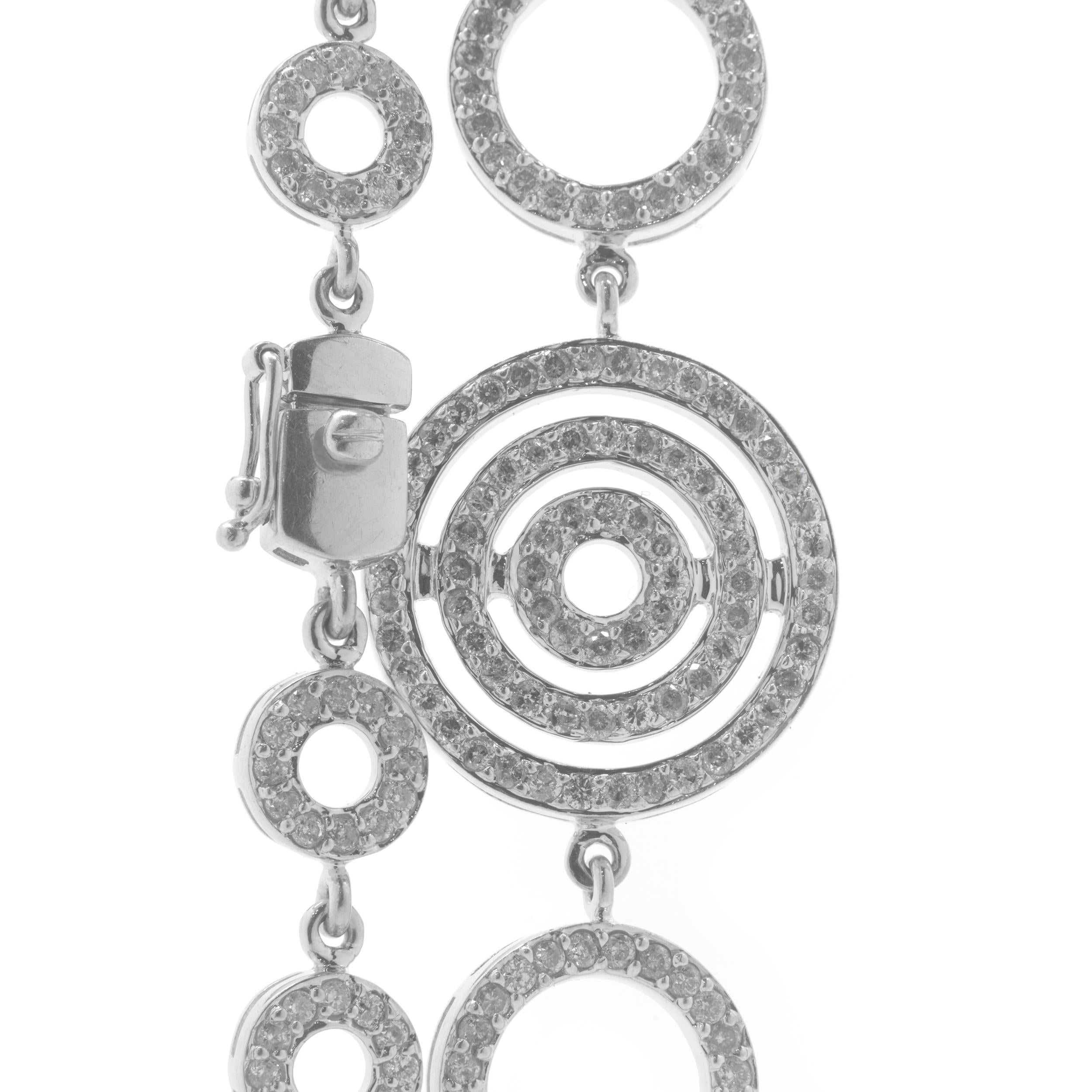 Bracelet à maillons multi-cercles en or blanc 14 carats Excellent état - En vente à Scottsdale, AZ