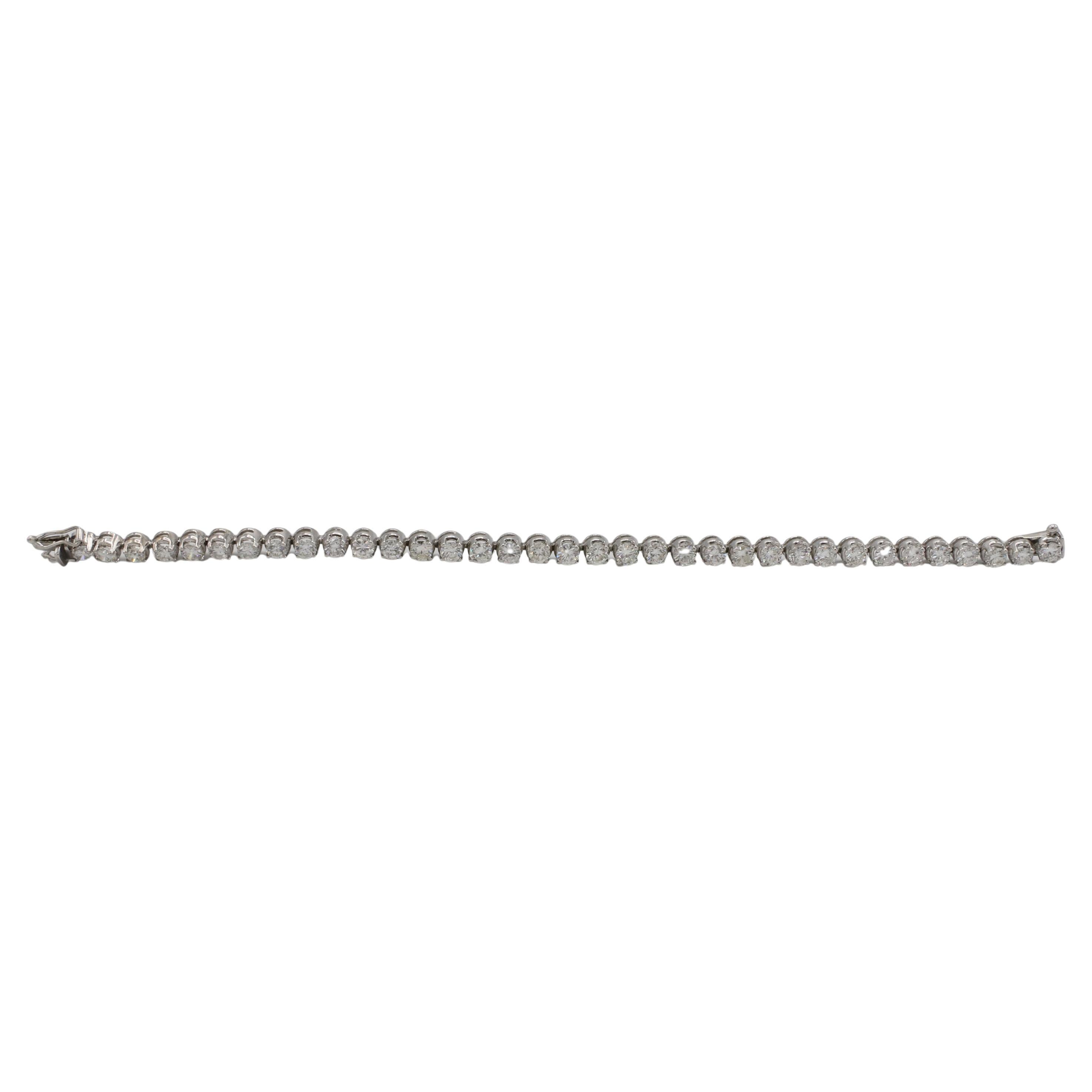 Round Cut 14 Karat White Gold Natural 8.00 Carat Round Diamond Tennis Line Bracelet For Sale