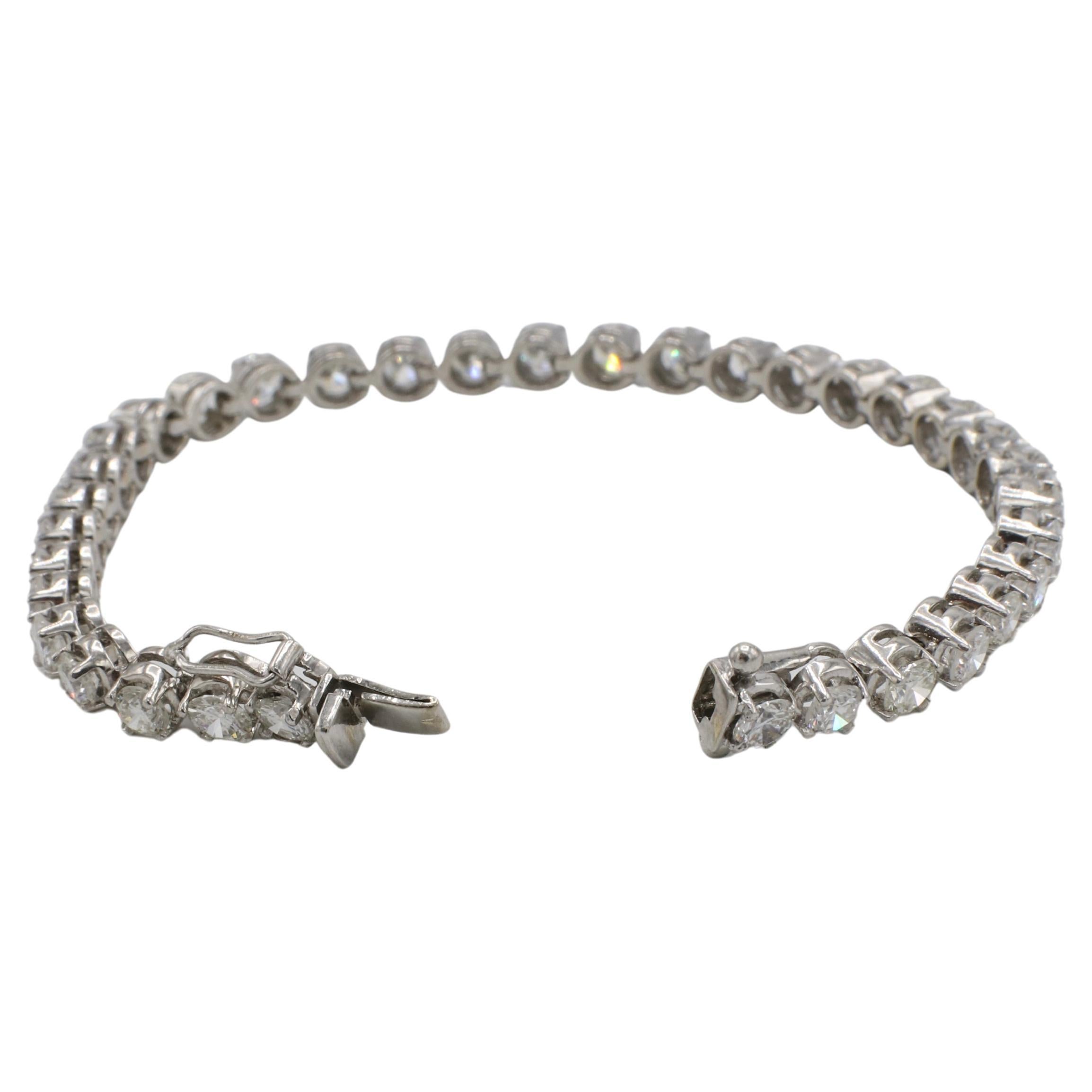 14 Karat White Gold Natural 8.00 Carat Round Diamond Tennis Line Bracelet In Excellent Condition For Sale In  Baltimore, MD