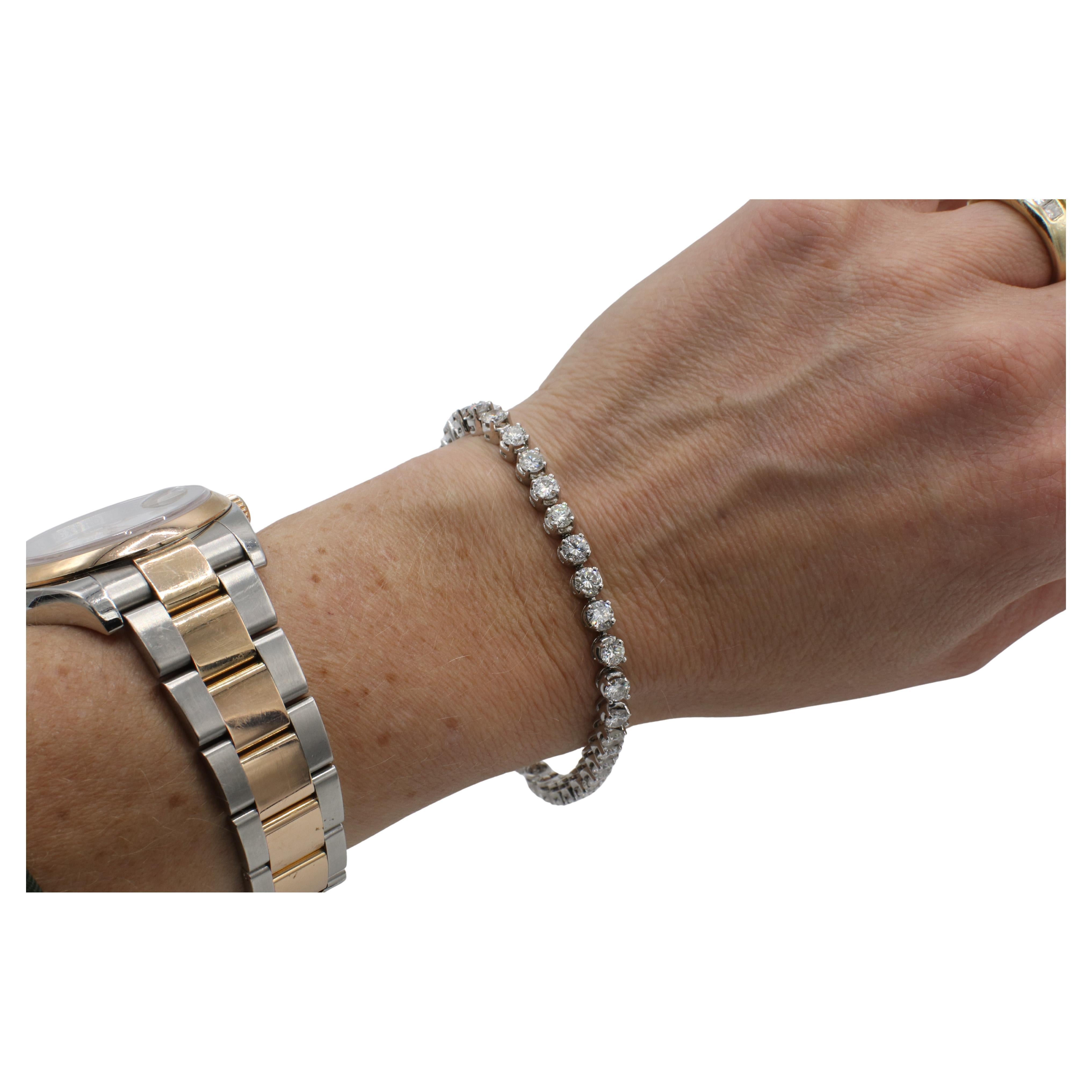 Women's 14 Karat White Gold Natural 8.00 Carat Round Diamond Tennis Line Bracelet For Sale
