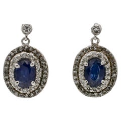 Pendientes Colgantes de Oro Blanco de 14 Kilates con Diamante Natural y Zafiro Azul