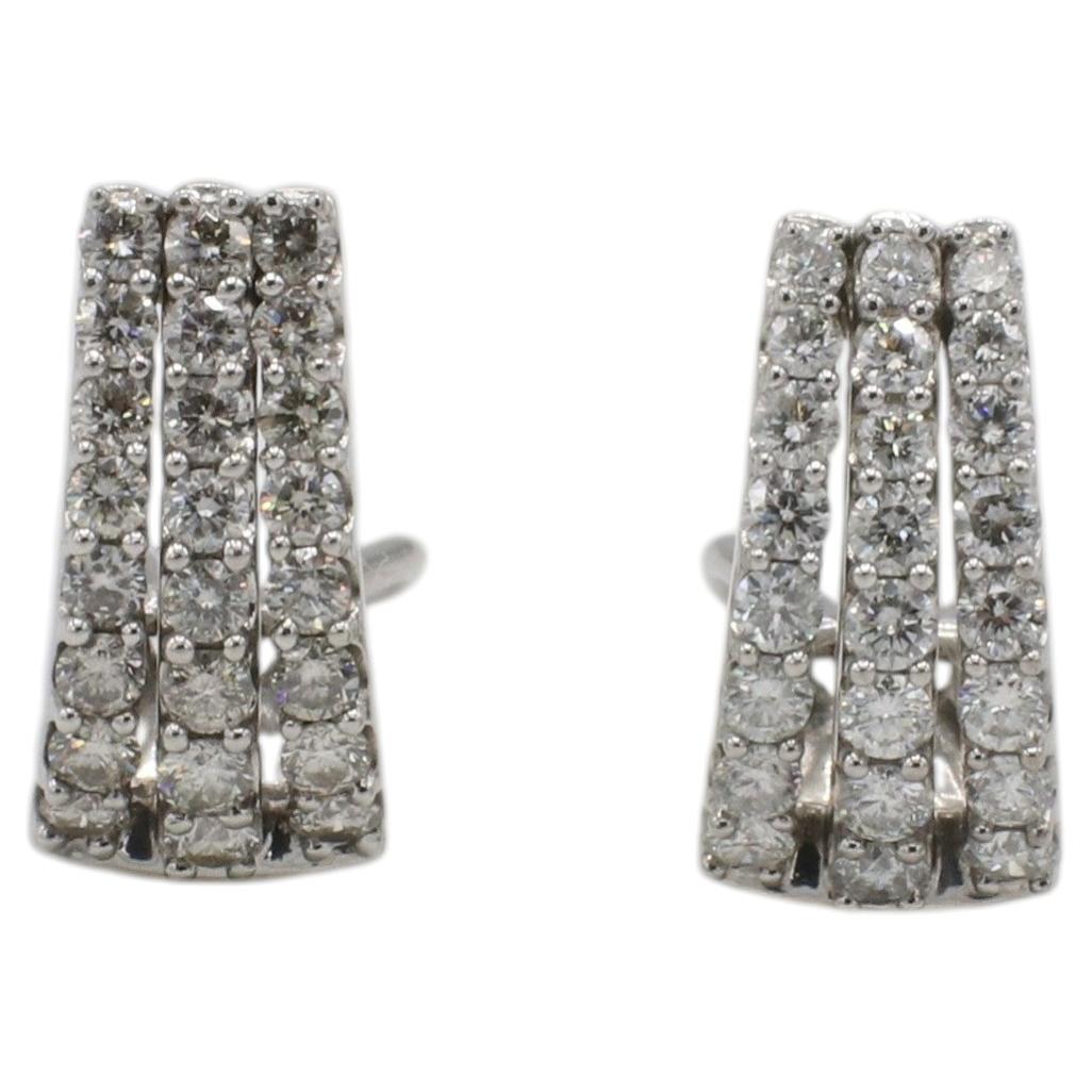 Pendientes de aro tipo «huggie» de oro blanco de 14 quilates con diamantes naturales y cierre de palanca